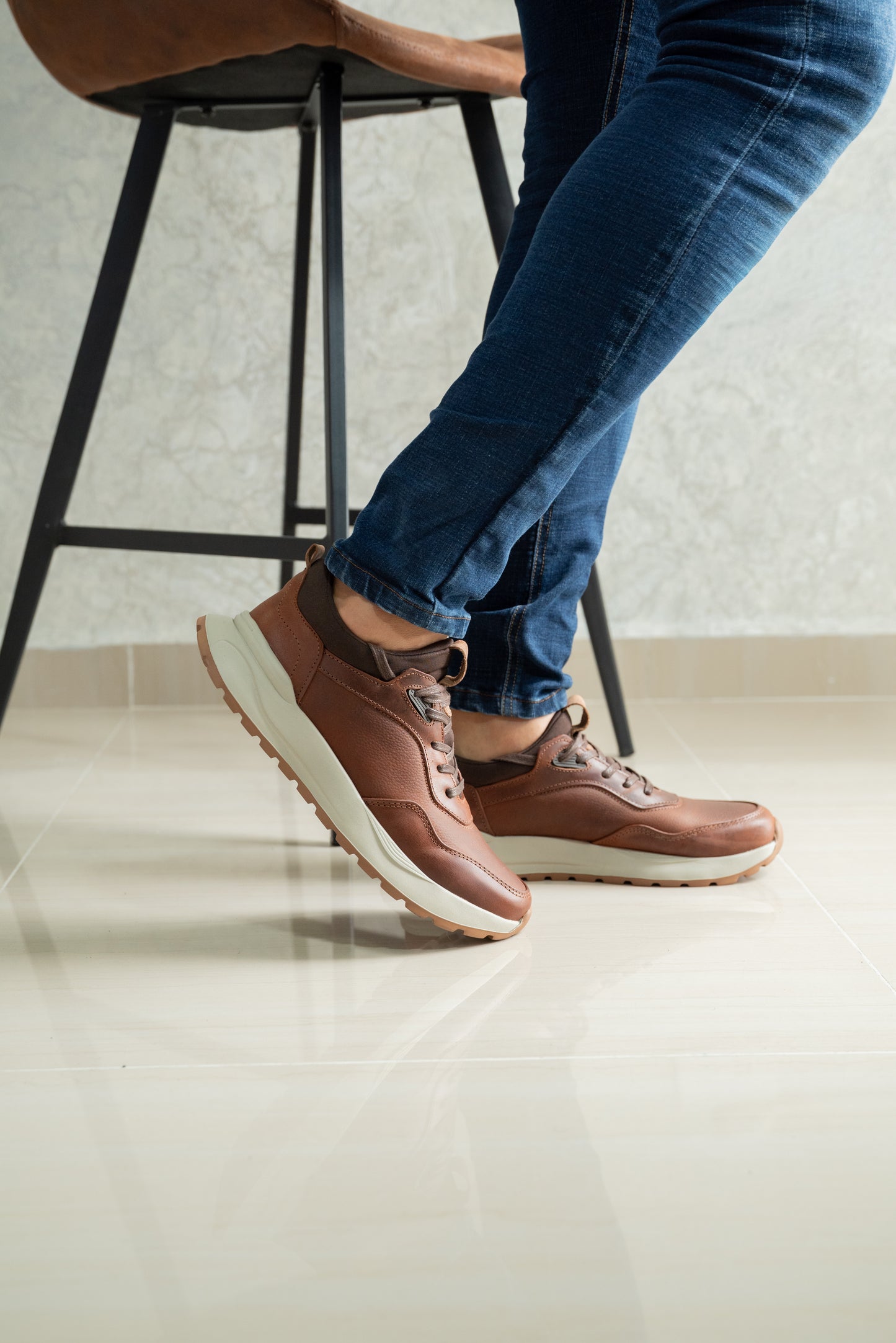 TENIS PARA HOMBRE EN CUERO NOGAL | REF VALMONTI