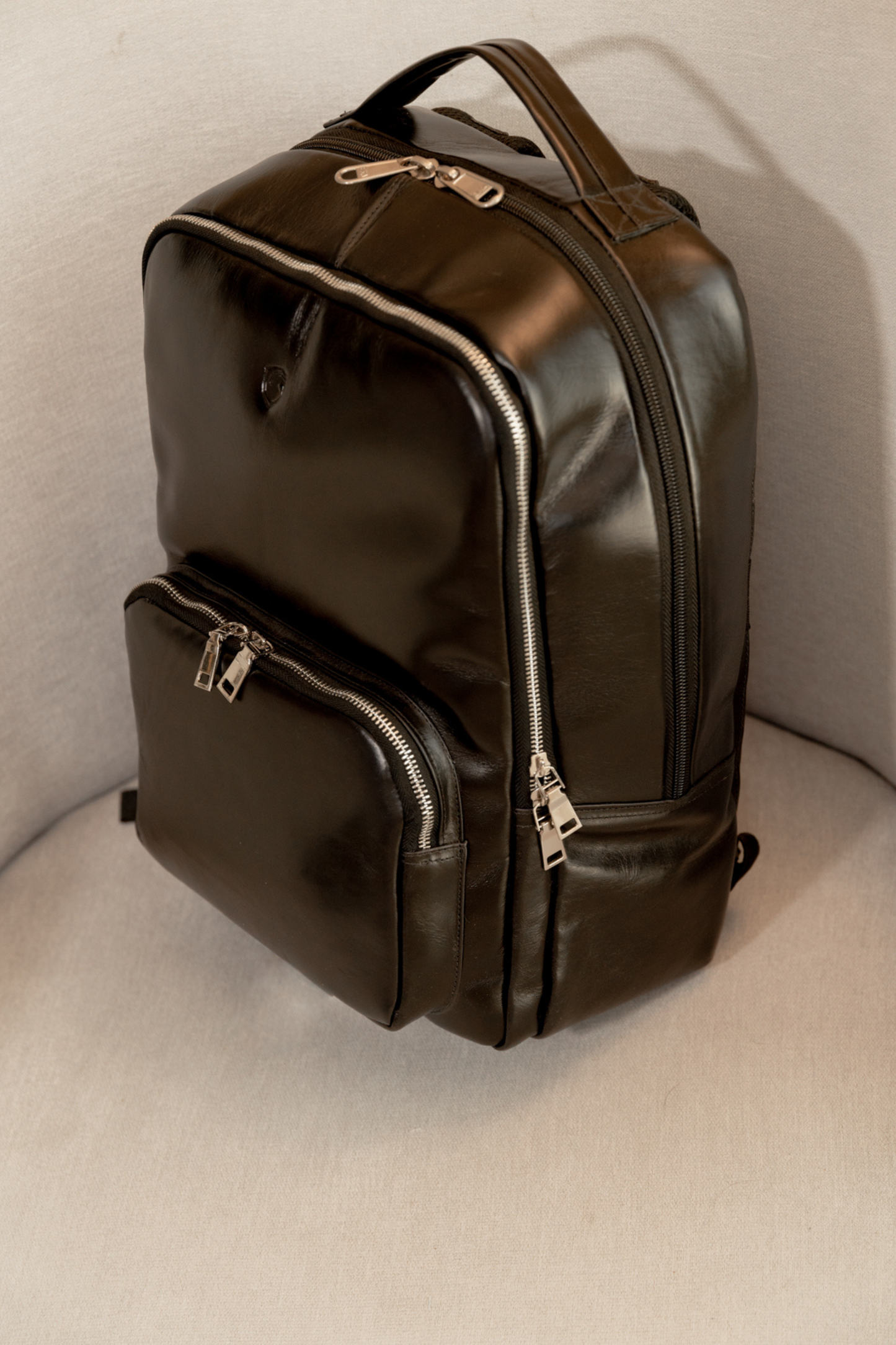 MORRAL EN CUERO MIEL WALLACE MULTIFUNCIONAL | FREEZONE