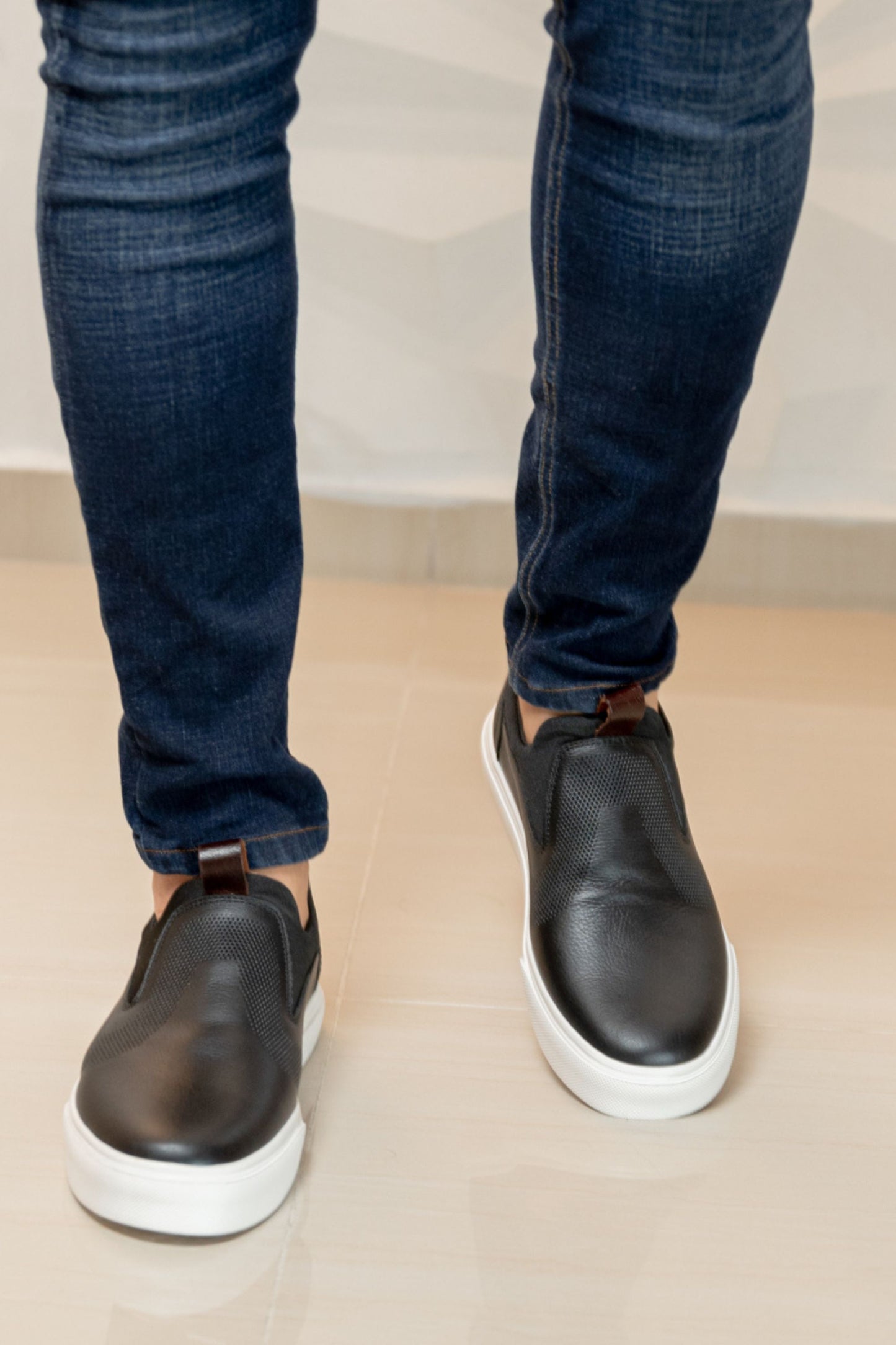 TENIS EN CUERO PARA HOMBRE NEGRO | REF: SLIDER AMIR 2801