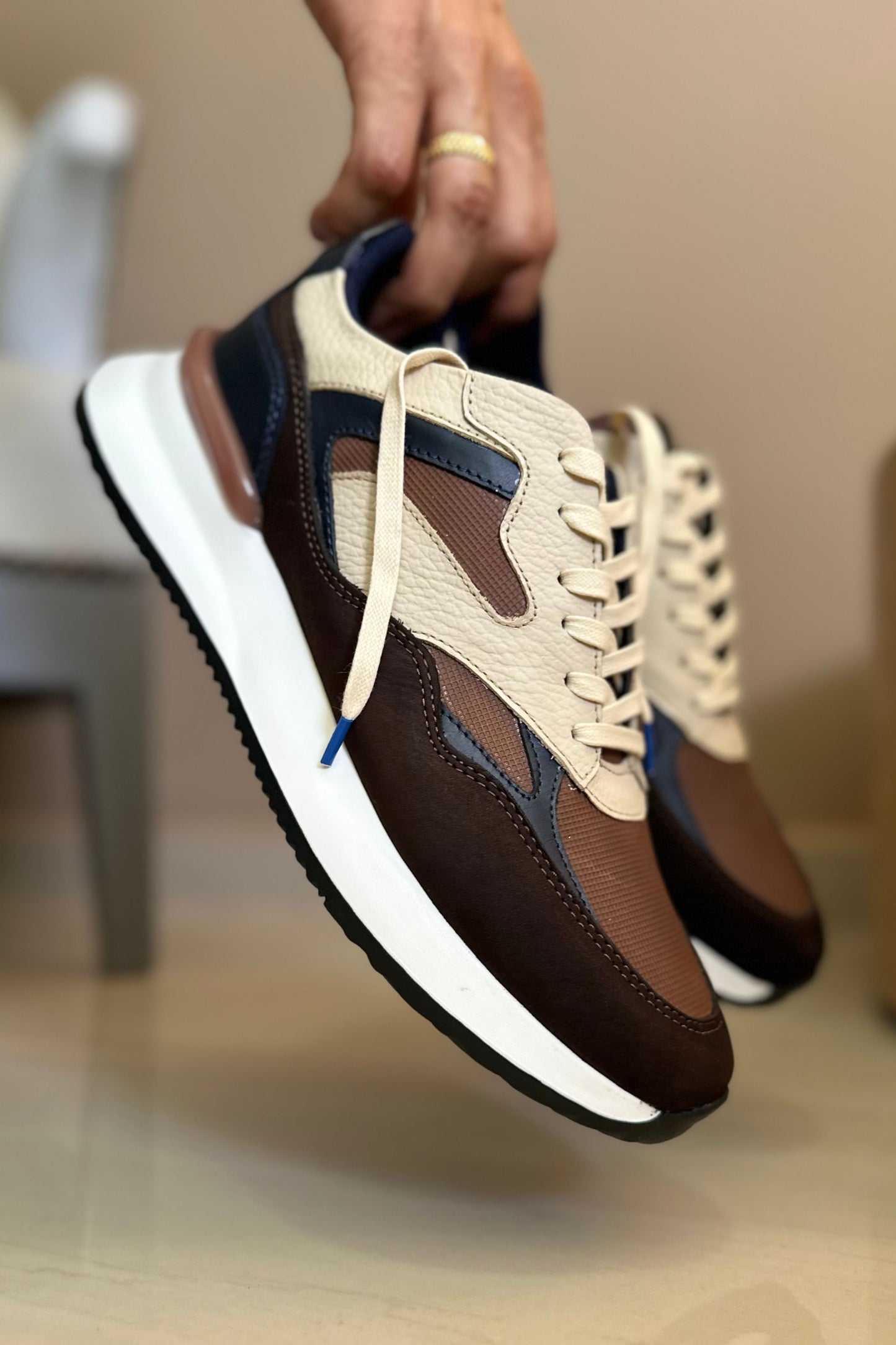 TENIS EN CUERO PARA HOMBRE COLOR CREMA X CAFE | REF: BERGAMO