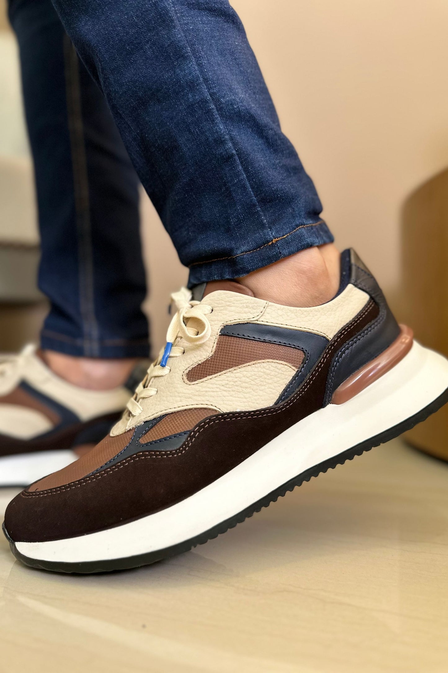 TENIS EN CUERO PARA HOMBRE COLOR CREMA X CAFE | REF: BERGAMO