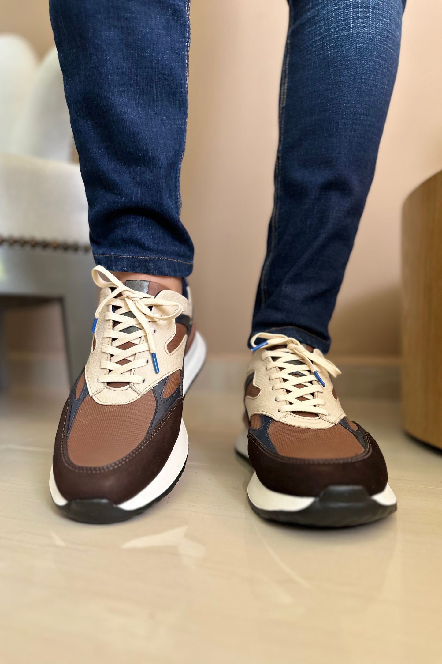 TENIS EN CUERO PARA HOMBRE COLOR CREMA X CAFE | REF: BERGAMO