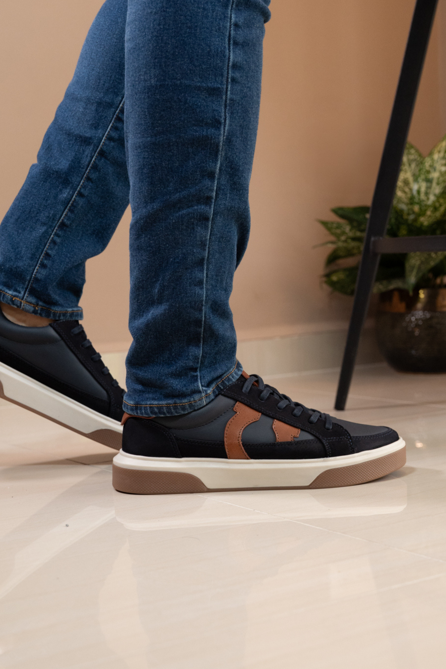 TENIS PARA HOMBRE EN CUERO AZUL REF: BOLT 2143