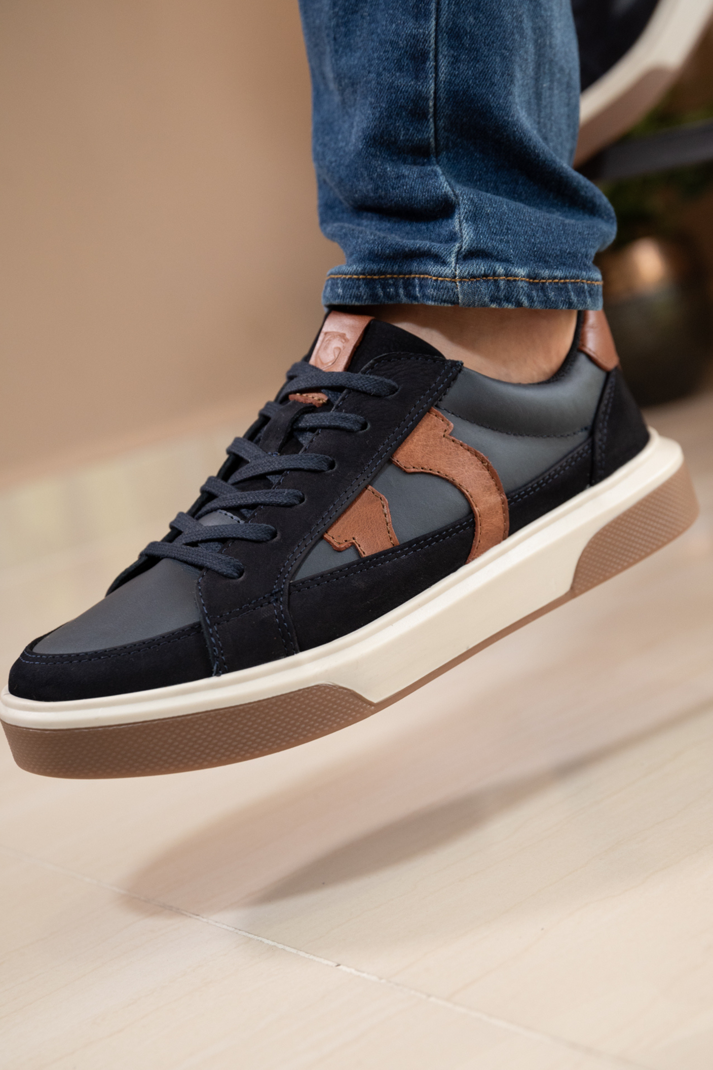 TENIS PARA HOMBRE EN CUERO AZUL REF: BOLT 2143