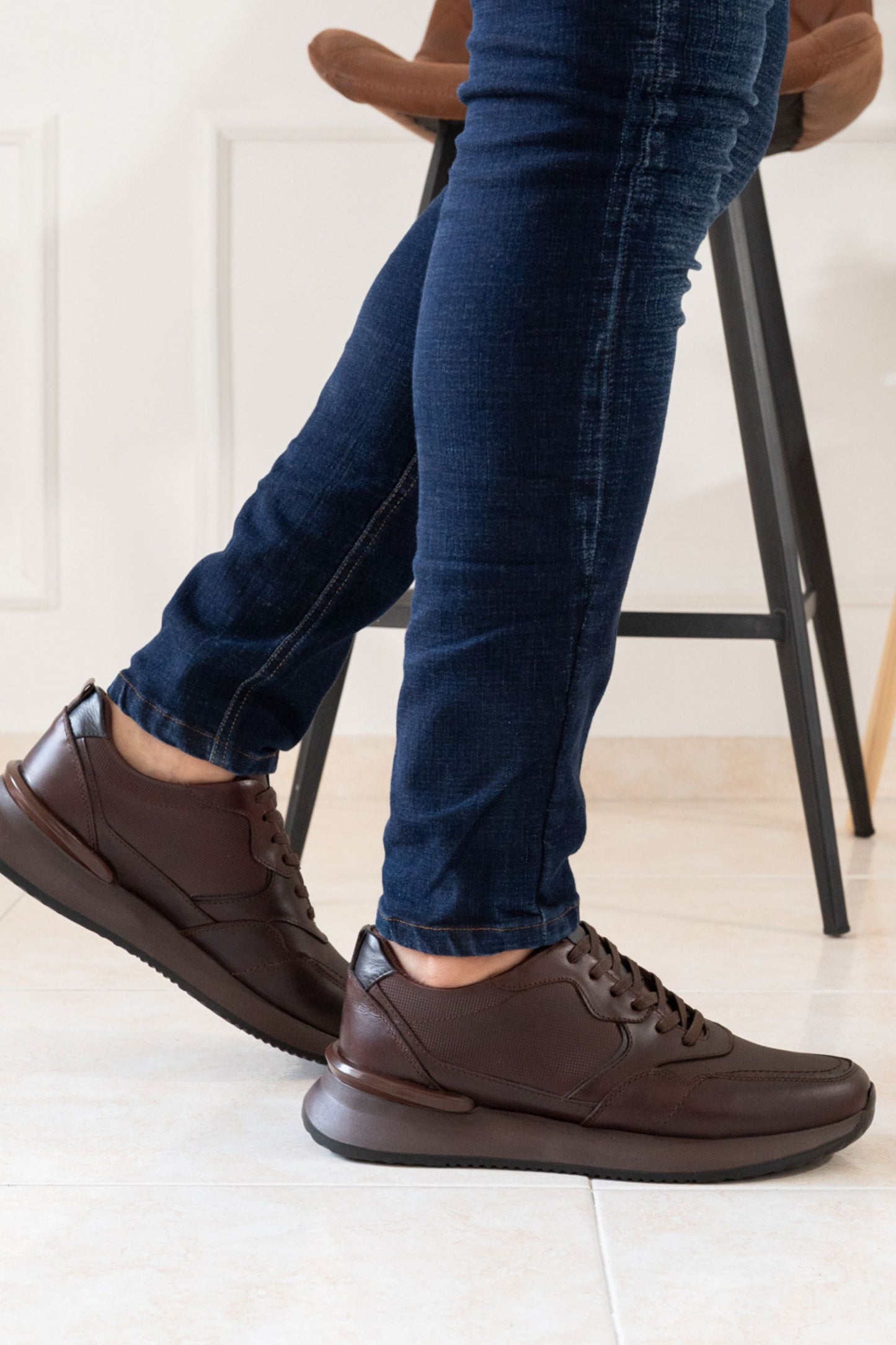 TENIS SONER EN CUERO CAFÉ PARA HOMBRE