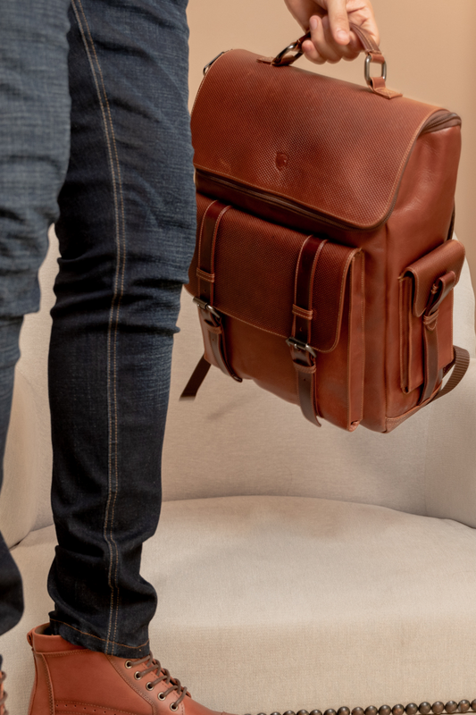 MORRAL ADRIAN MULTIFUNCIONAL EN CUERO MIEL PARA HOMBRE | FREE ZONE