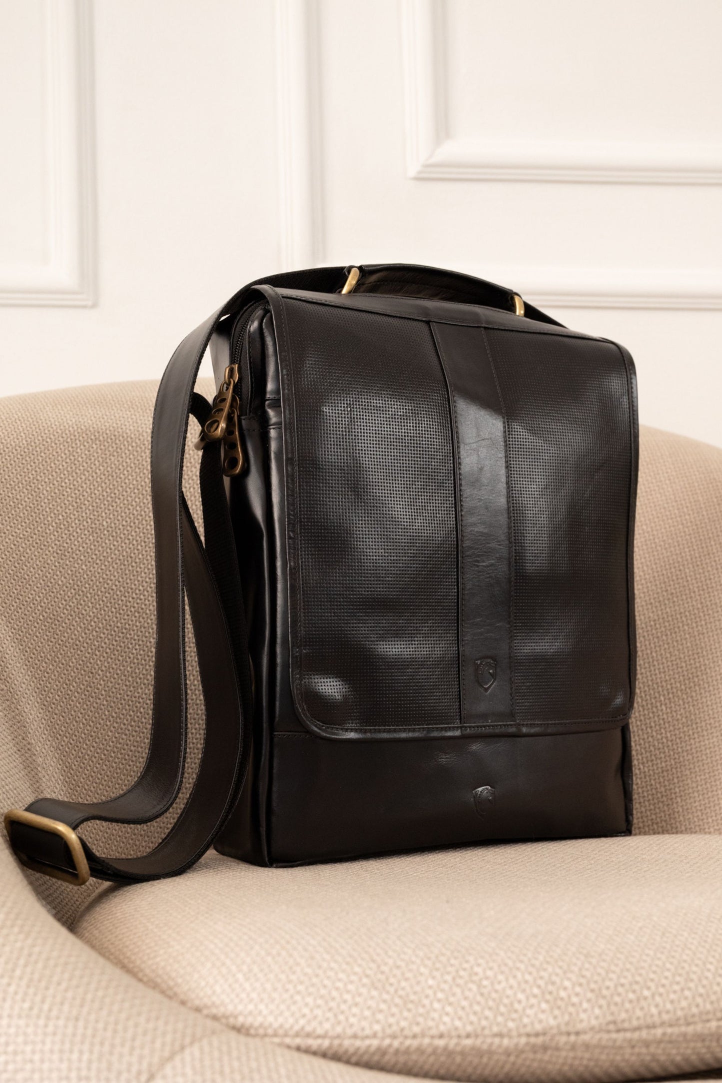 CARRIEL KEN EN CUERO NEGRO PARA HOMBRE