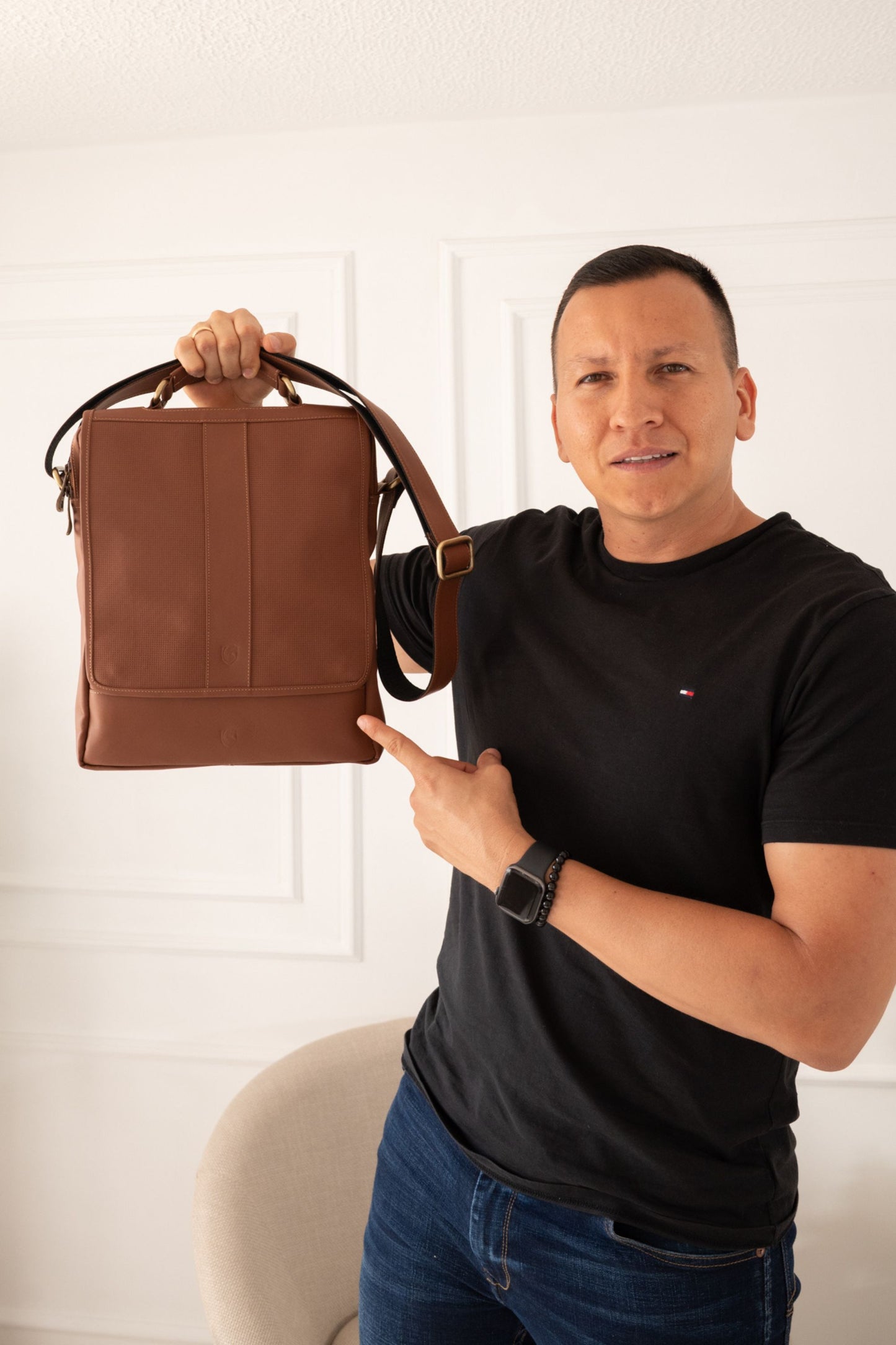 CARRIEL KEN EN CUERO NEGRO PARA HOMBRE