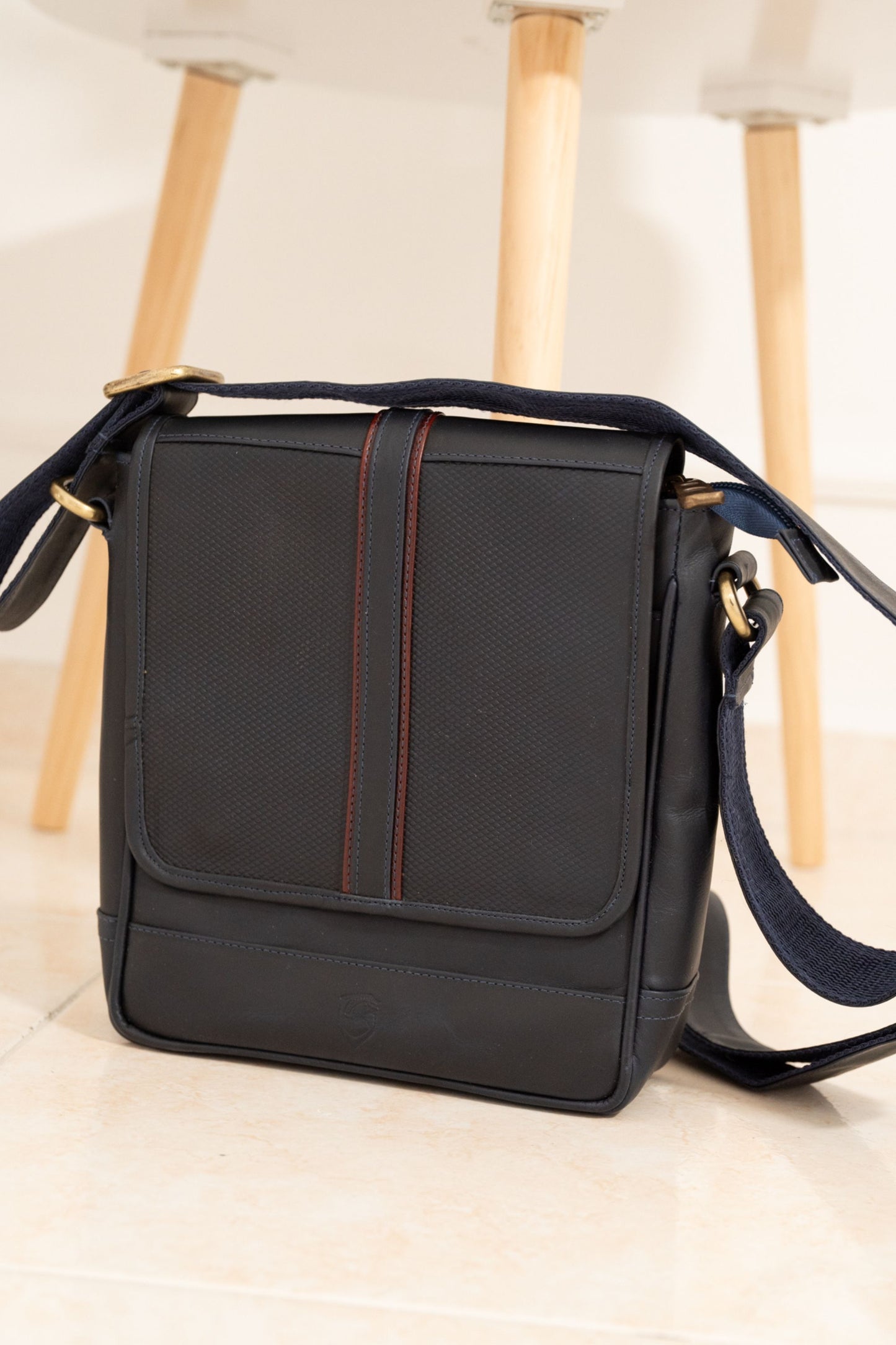 CARRIEL KEN EN CUERO AZUL PARA HOMBRE