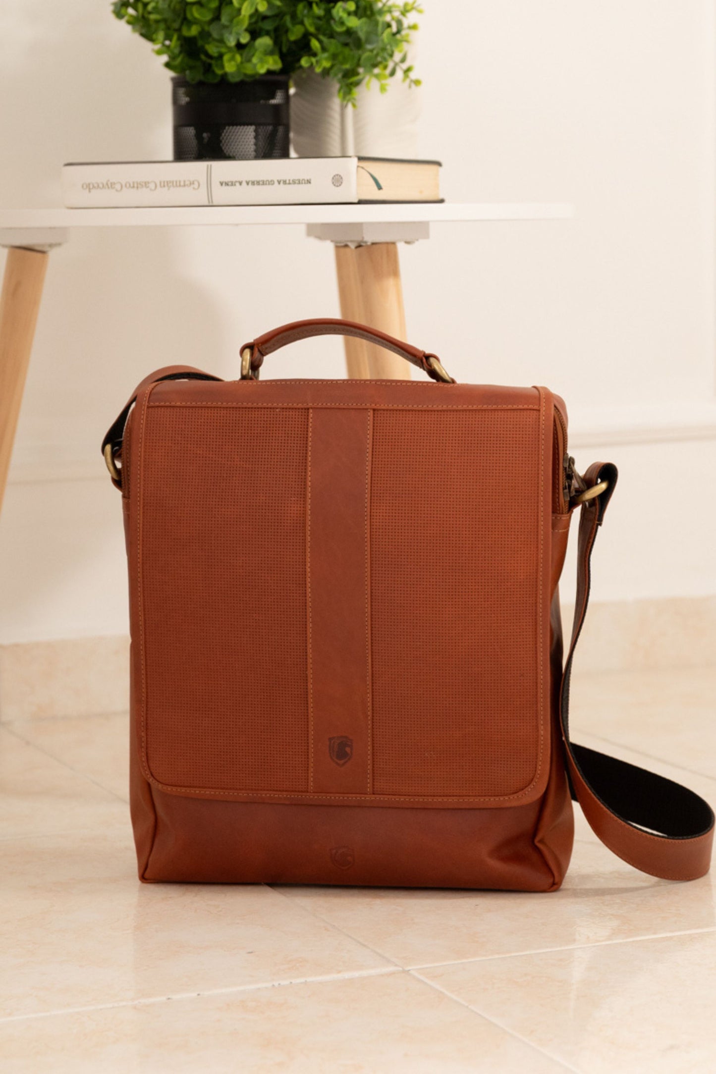 CARRIEL KEN EN CUERO NEGRO PARA HOMBRE