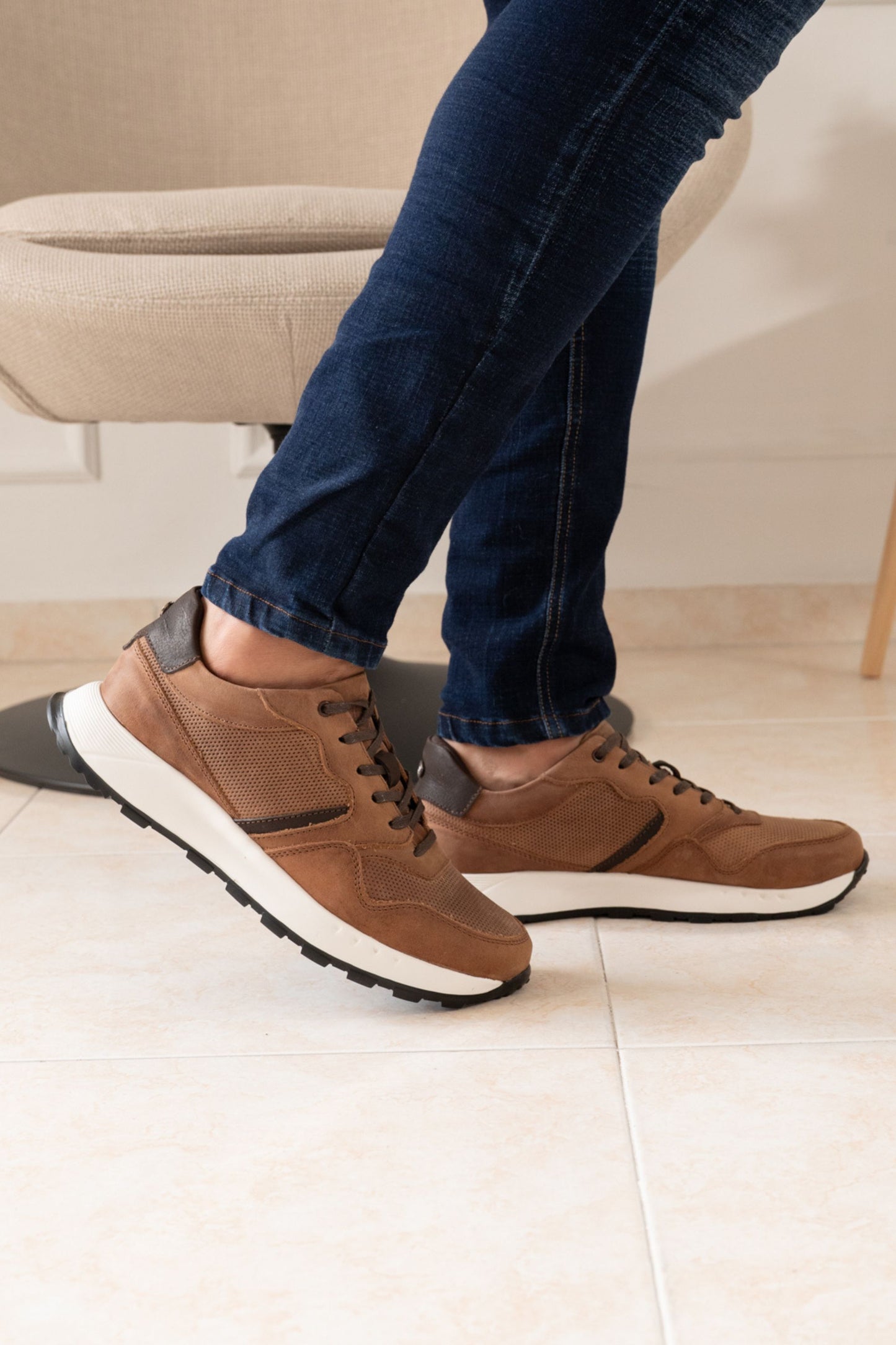 TENIS FUTURE EN CUERO MIEL PARA HOMBRE