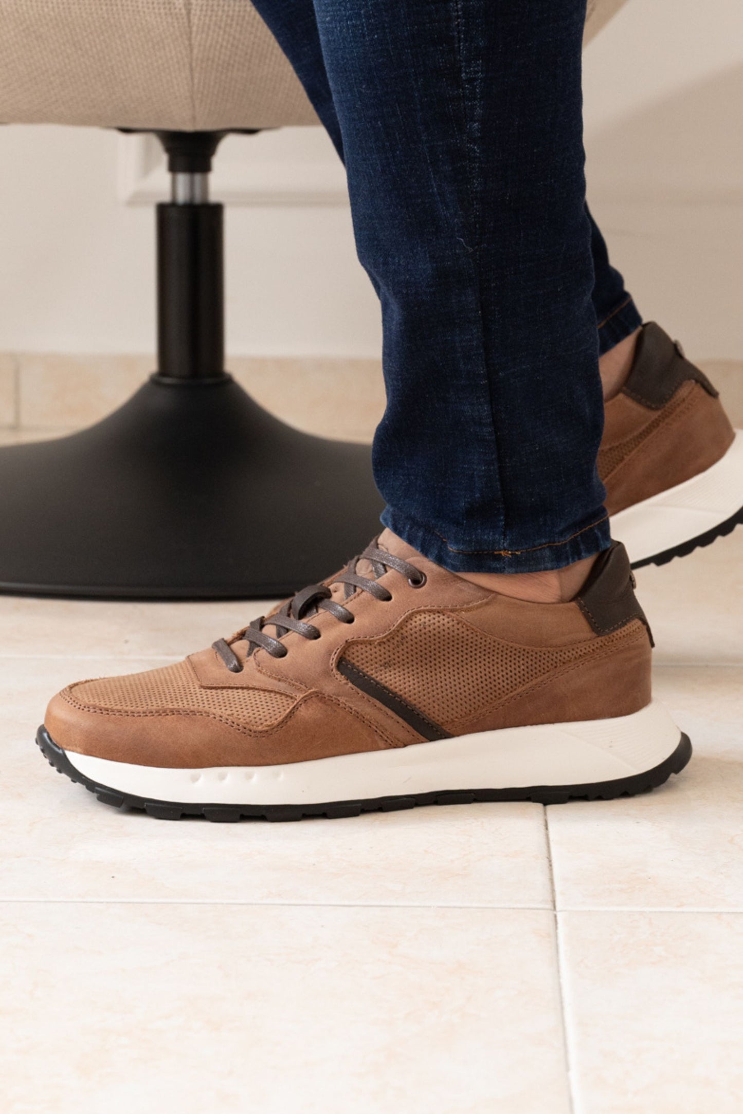 TENIS FUTURE EN CUERO MIEL PARA HOMBRE
