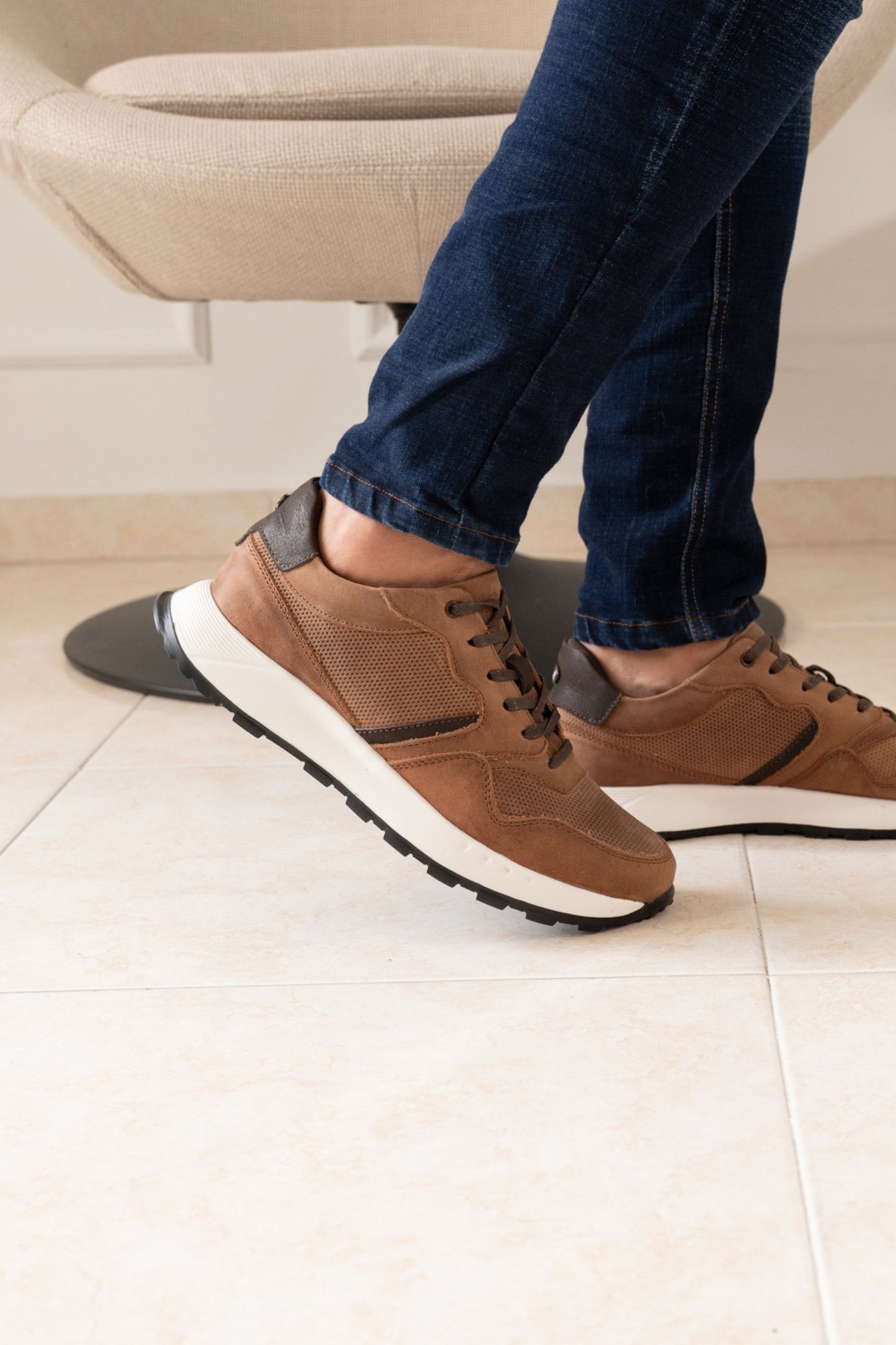 TENIS FUTURE EN CUERO MIEL PARA HOMBRE