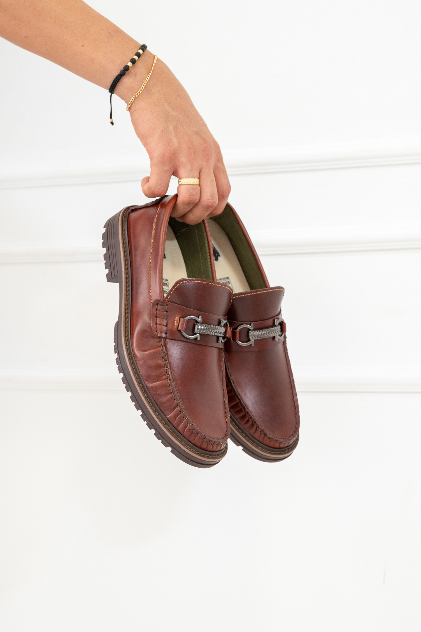 MOCASIN TIAGO PARA HOMBRE EN CUERO COÑAC FORRO VERDE - SUELA OSCURA / REF 663