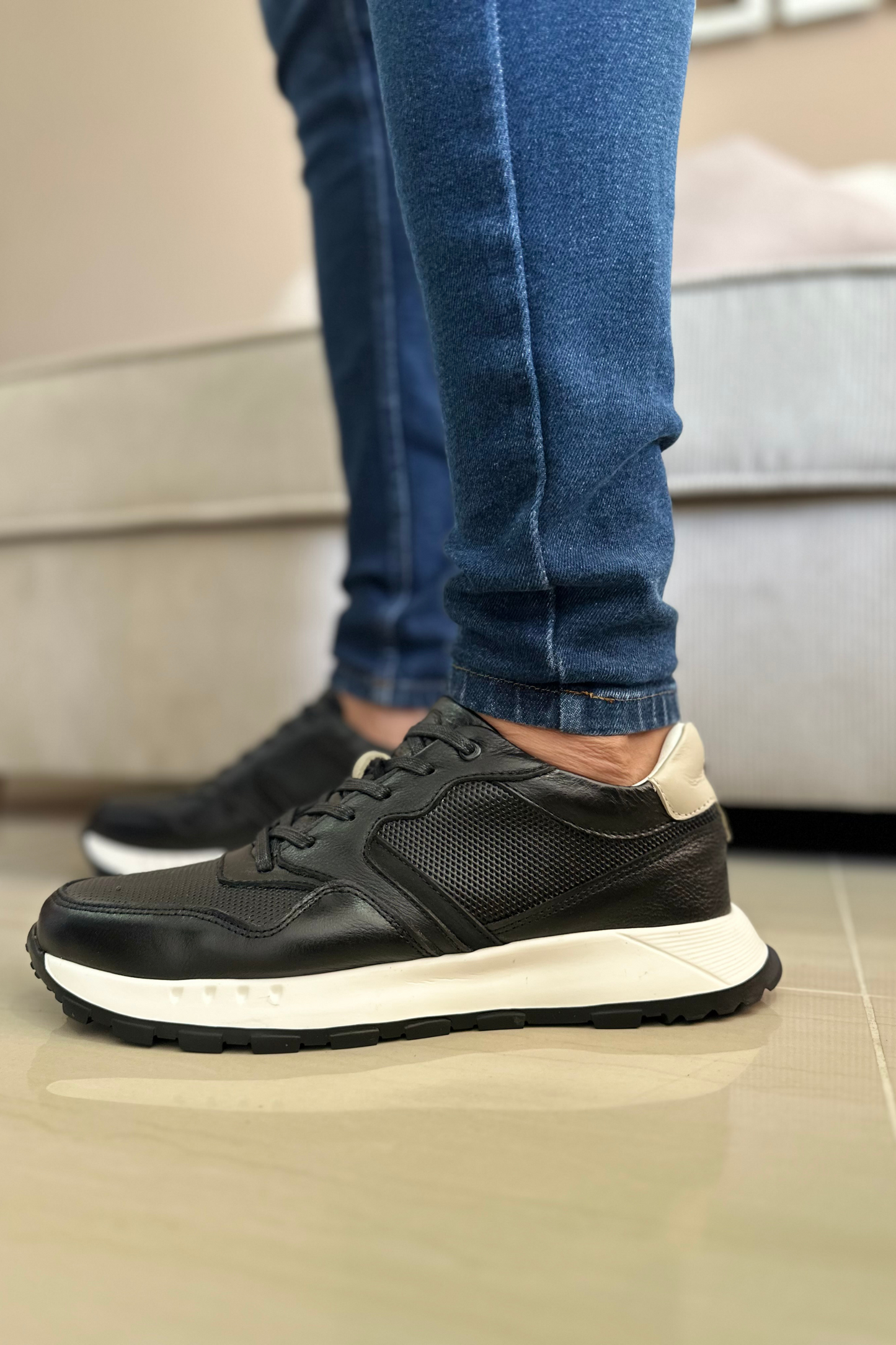 TENIS CUERO NEGRO X BLANCO PARA HOMBRE REF: 3211 VENECIA