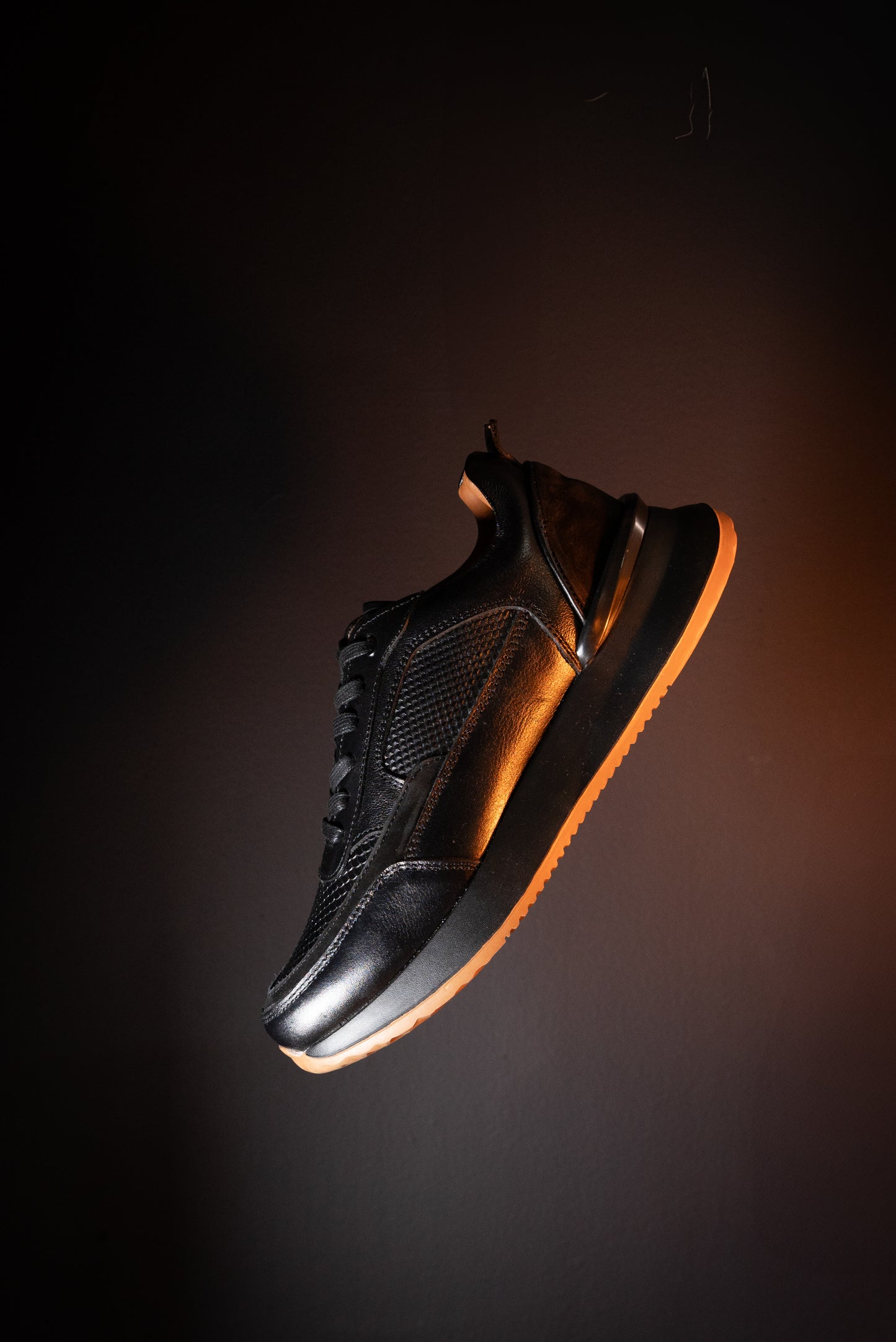 TENIS PARA HOMBRE EN CUERO NEGRO X CREPE REF: VERONA 3205