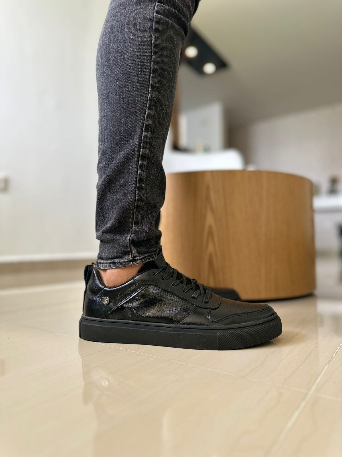 SNEAKERS BRUNO EN CUERO NEGRO PARA HOMBRE / REF: