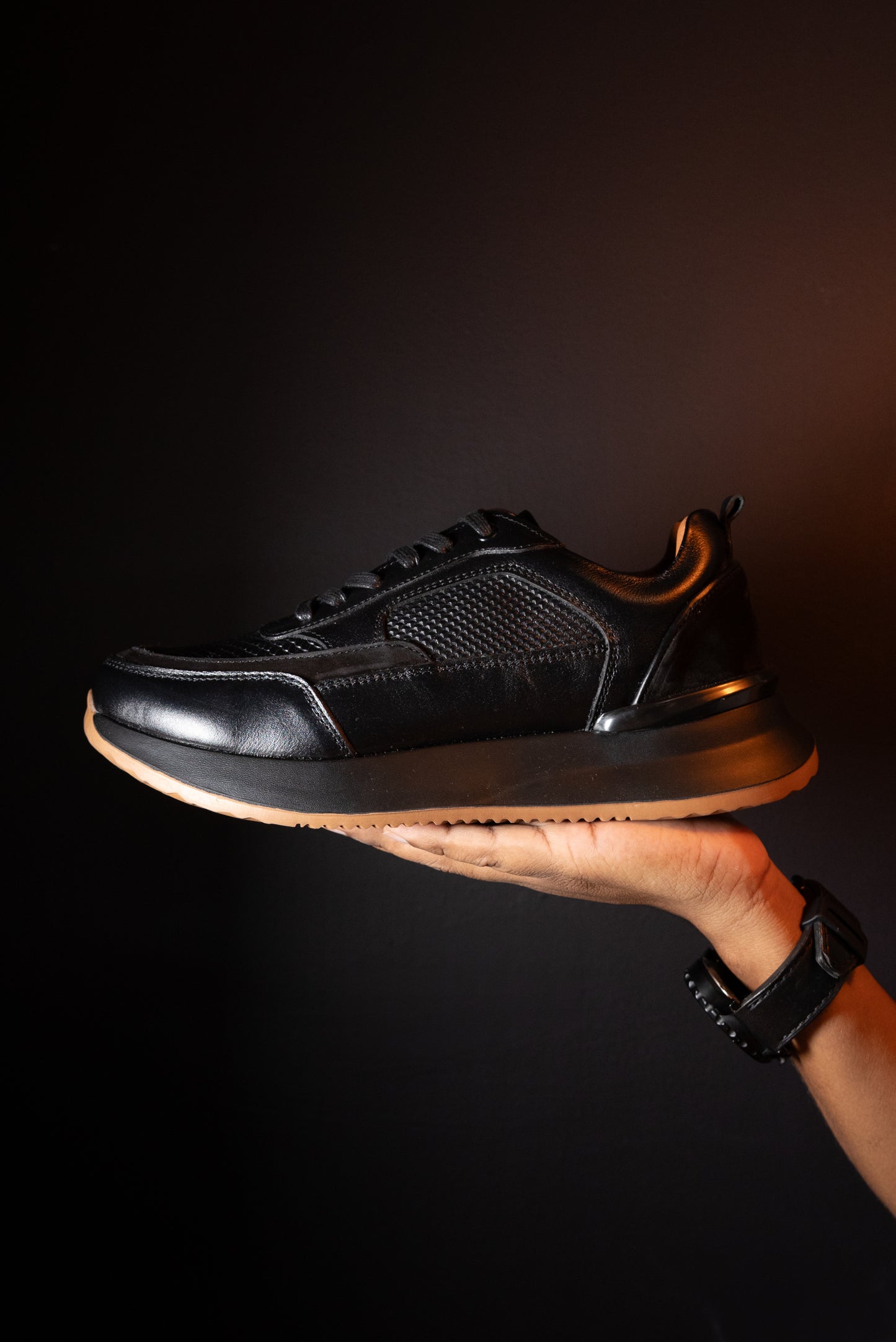 TENIS PARA HOMBRE EN CUERO NEGRO X CREPE REF: VERONA 3205
