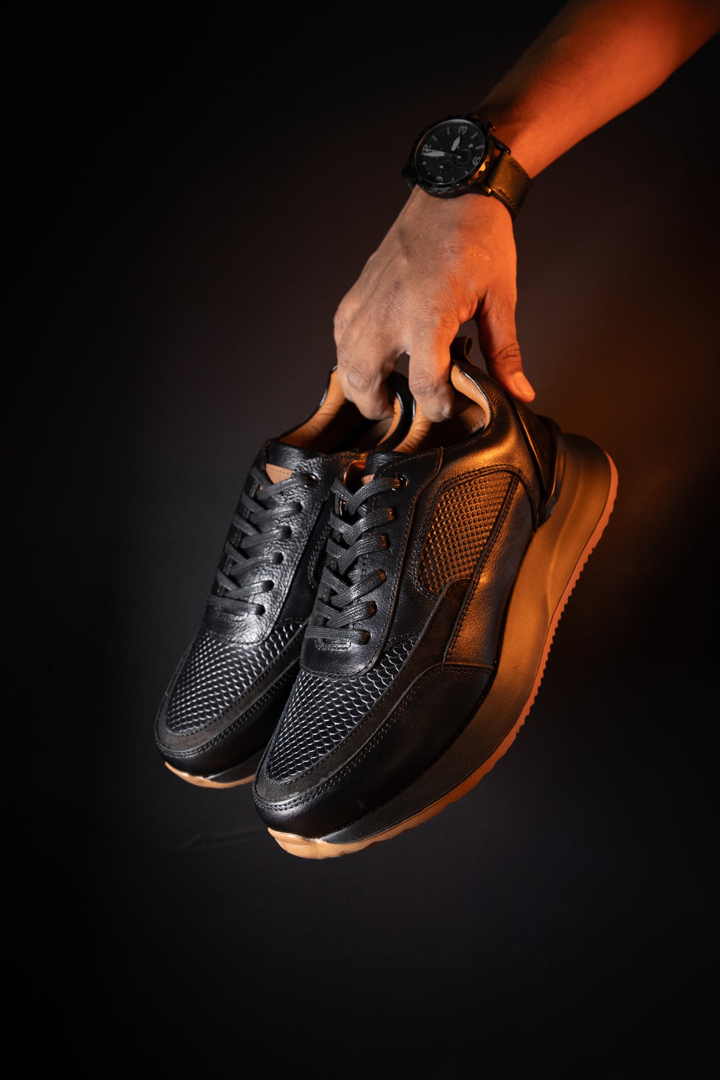 TENIS PARA HOMBRE EN CUERO NEGRO X CREPE REF: VERONA 3205