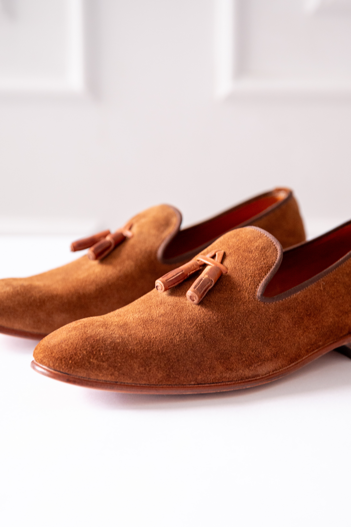 SLIPPERS BASILIO EN CUERO CARNAZA CAMEL PARA HOMBRE / REF: LUZ 1707