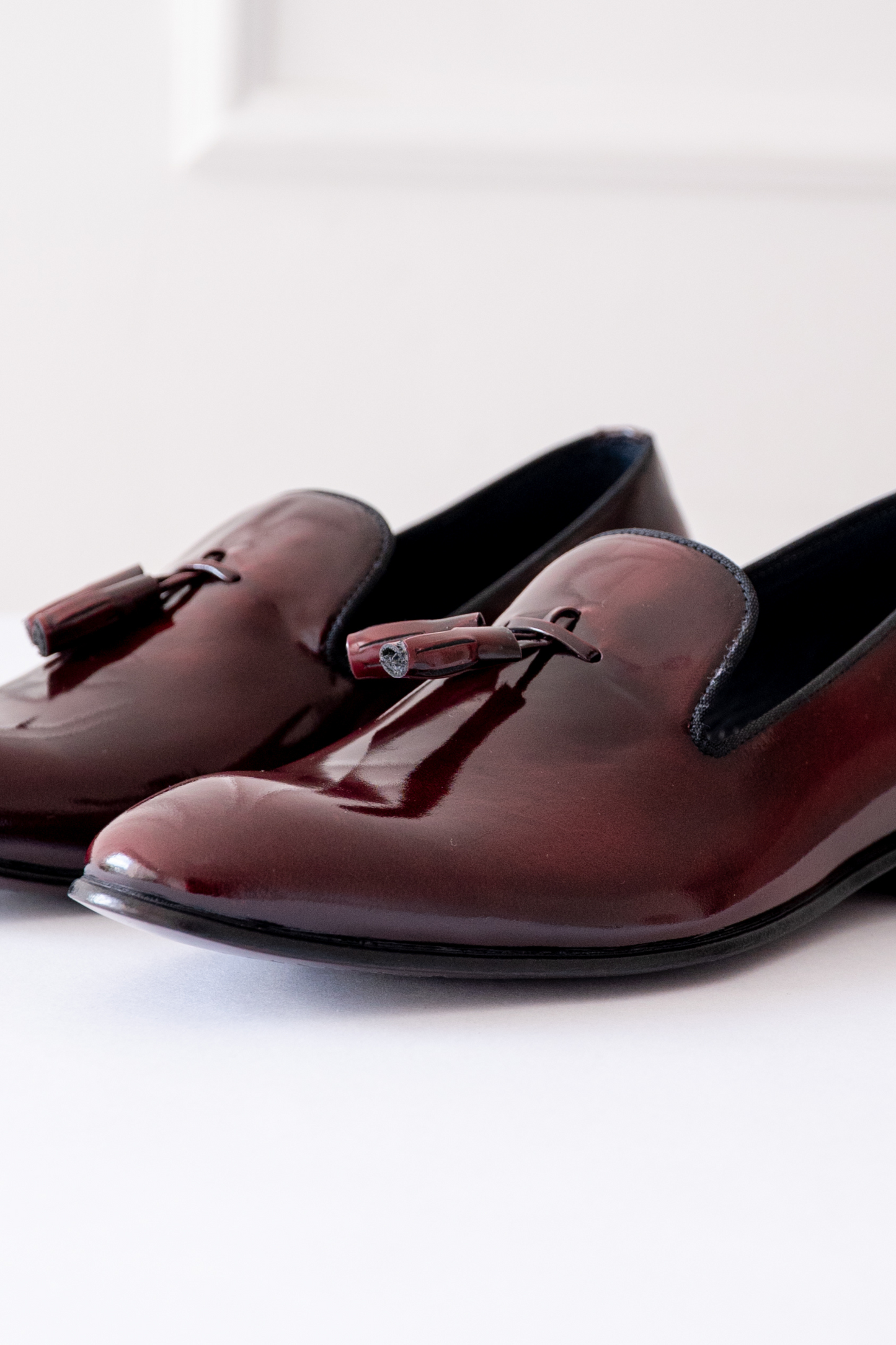 SLIPPERS BASILIO EN CUERO BRILLANTE VINOTINTO PARA HOMBRE / REF: LUZ 1707