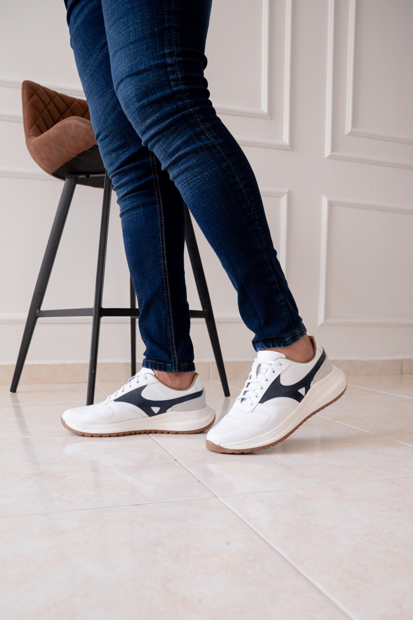 TENIS EN CUERO PARA HOMBRE COLOR BLANCO X AZUL REF: COVEÑAS