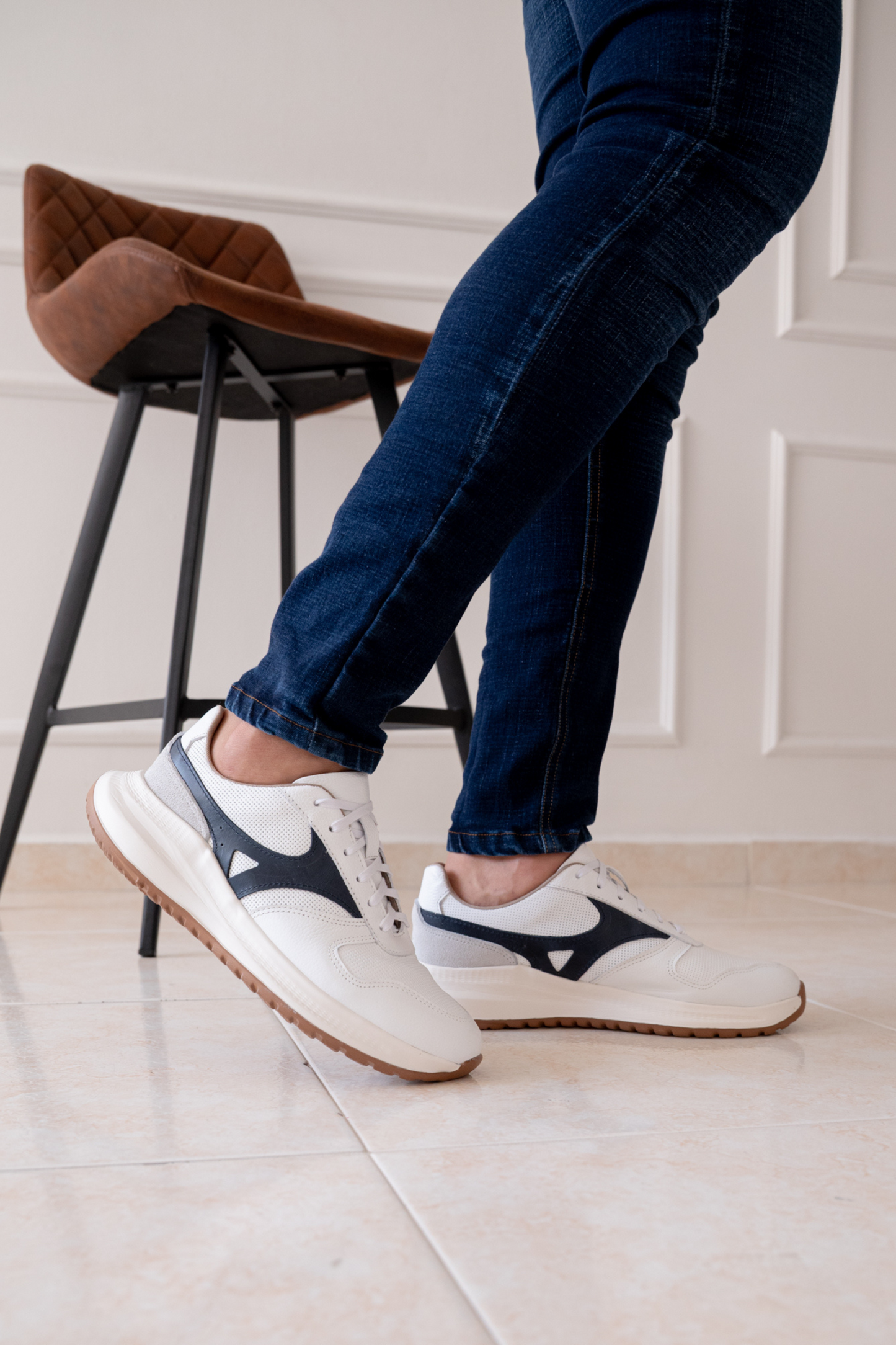 TENIS EN CUERO PARA HOMBRE COLOR BLANCO X AZUL REF: COVEÑAS