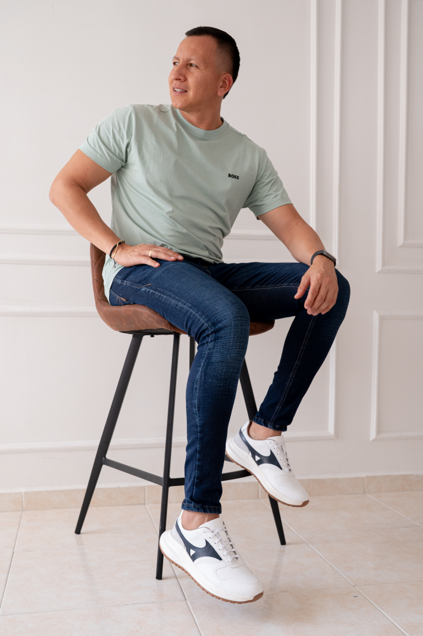 TENIS EN CUERO PARA HOMBRE COLOR BLANCO X AZUL REF: COVEÑAS