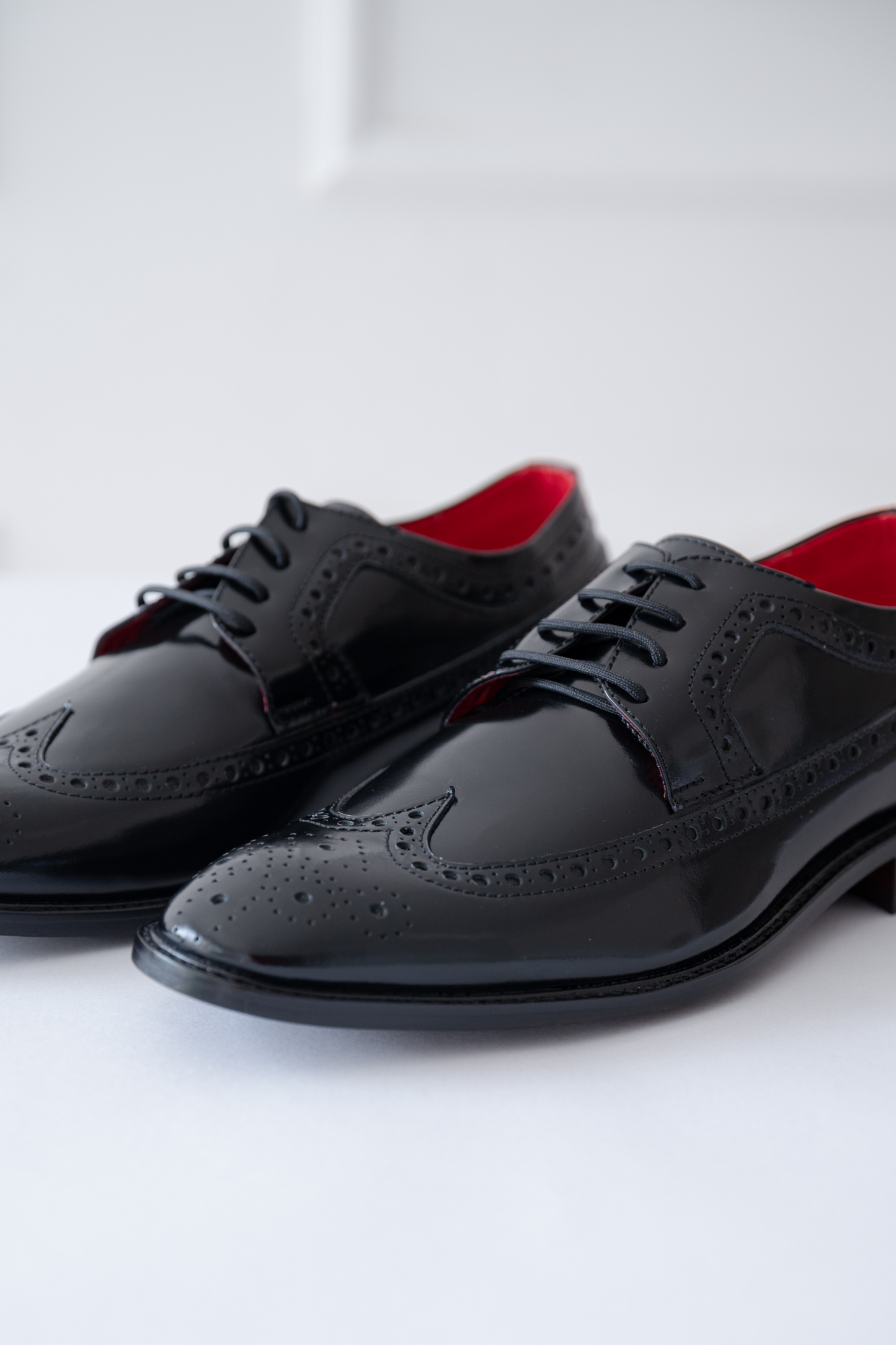 ZAPATO DERBY CRISTIAN DE CUERO NEGRO BRILLANTE PARA HOMBRE / REF:LUZ CARACAS