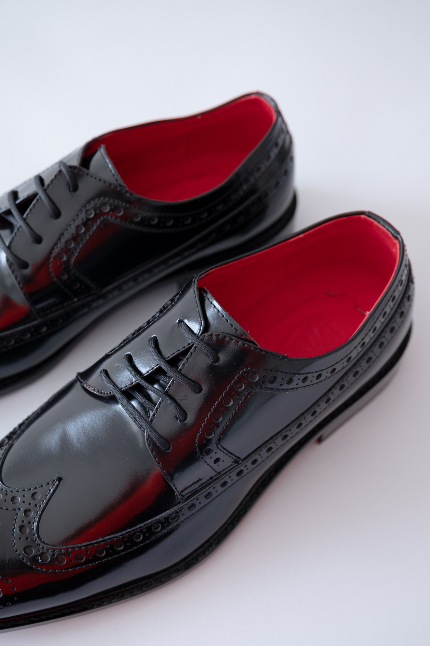ZAPATO DERBY CRISTIAN DE CUERO NEGRO BRILLANTE PARA HOMBRE / REF:LUZ CARACAS