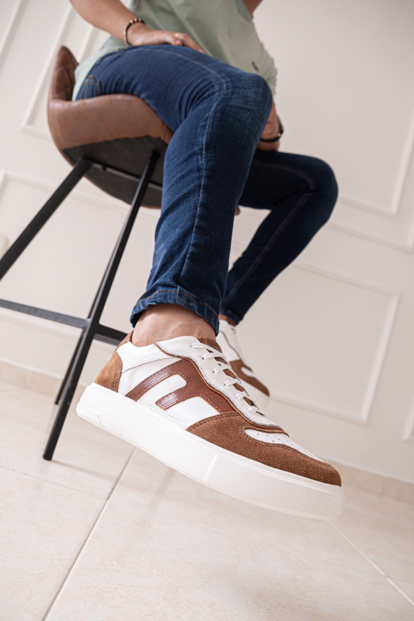 TENIS EN CUERO PARA HOMBRE COLOR BLANCO X MIEL REF: 616 PARMA