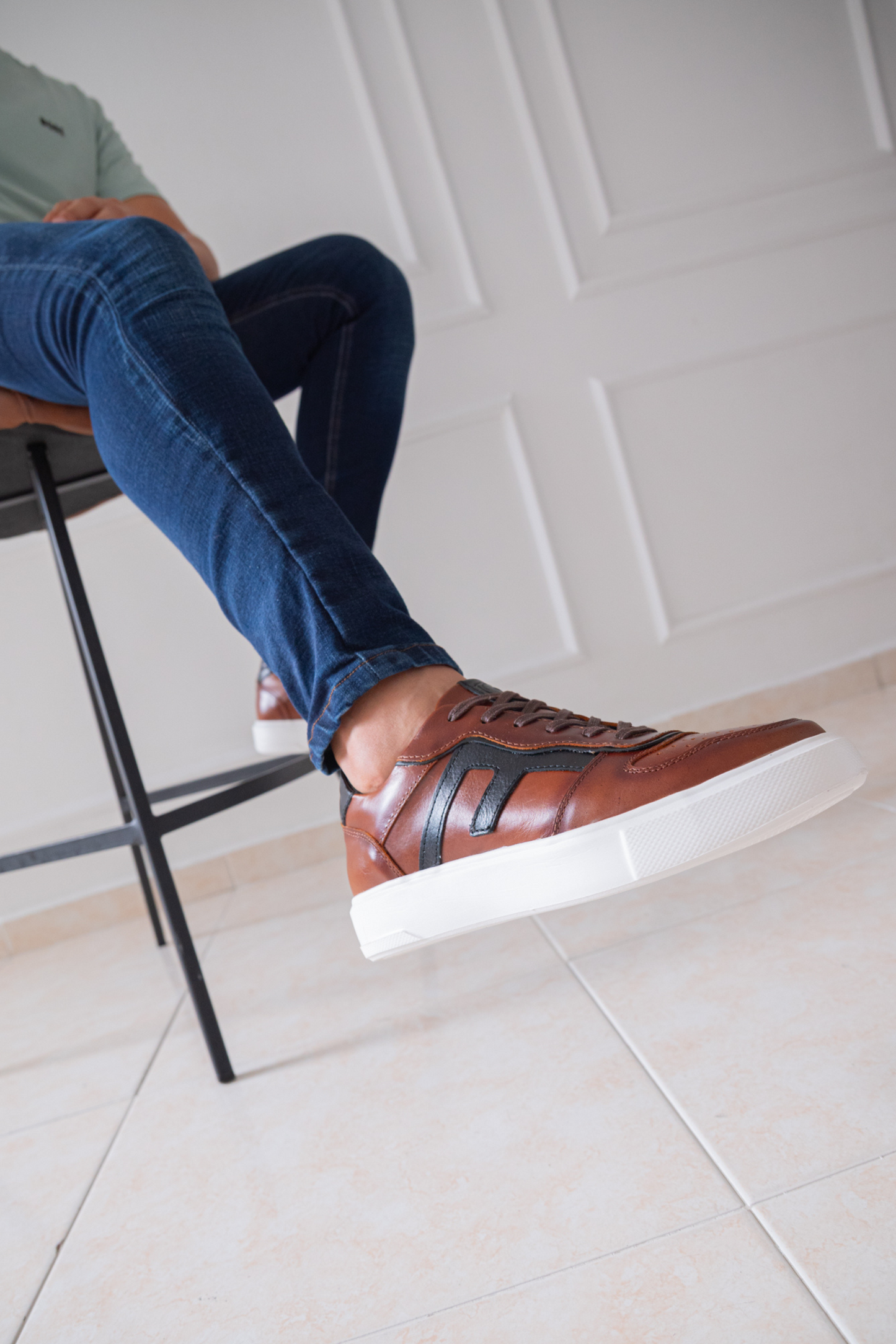 TENIS EN CUERO PARA HOMBRE COLOR COÑAC X AZUL REF: 616 PARMA