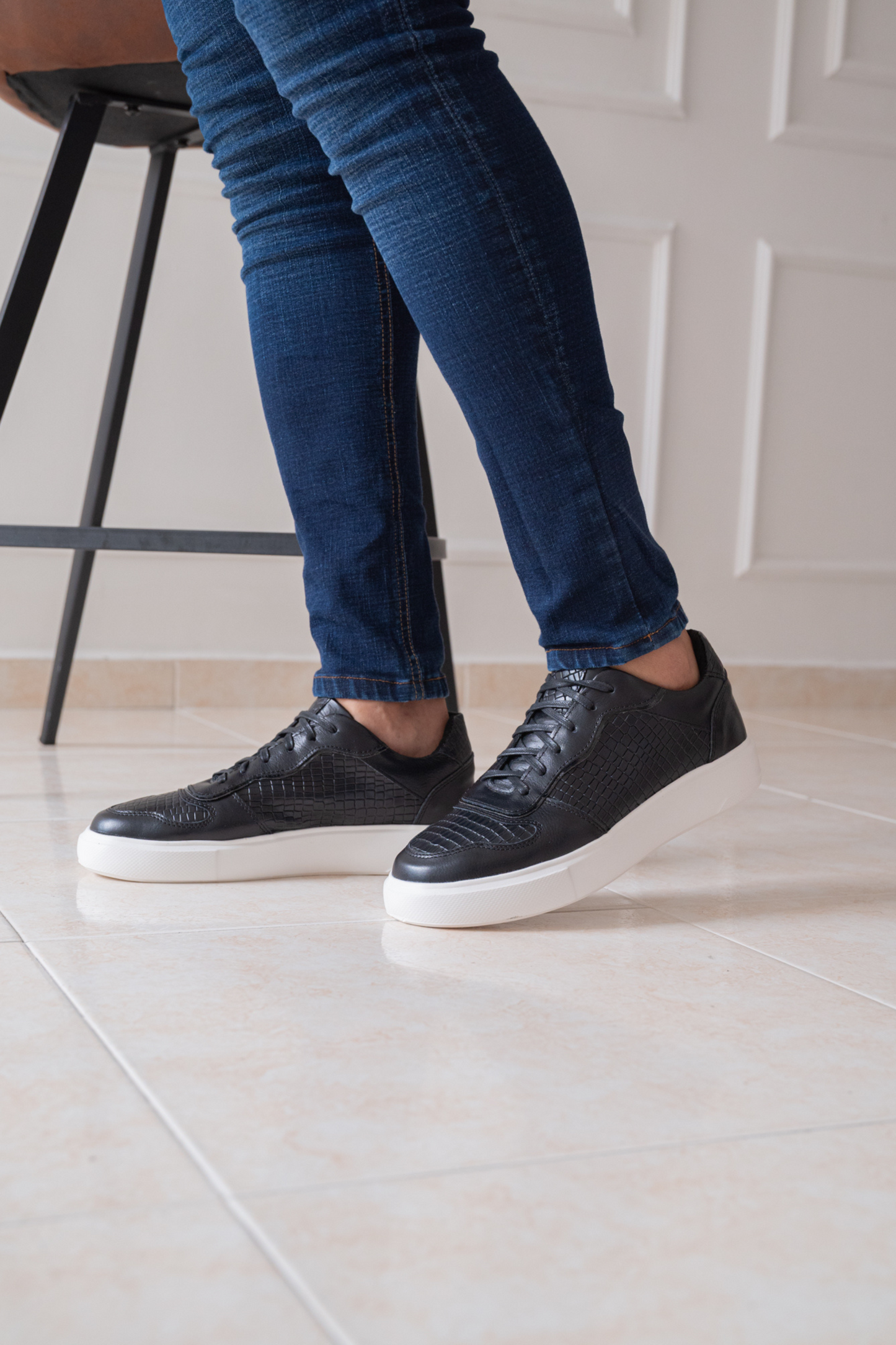 TENIS EN CUERO PARA HOMBRE COLOR NEGRO REF: 616 PARMA