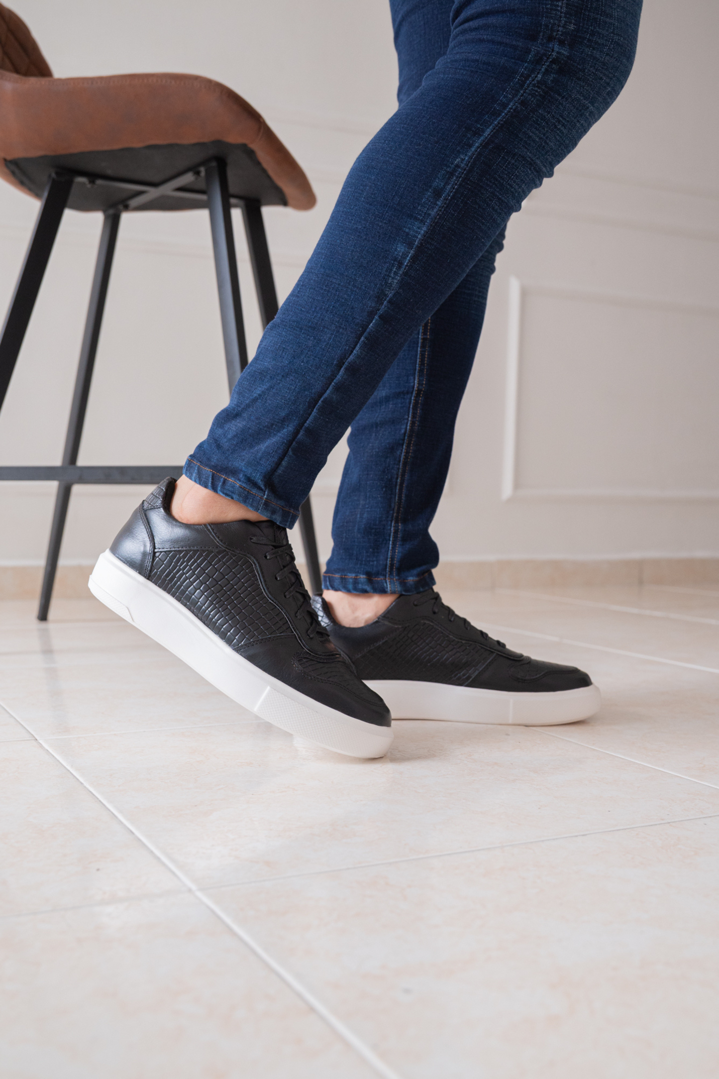 TENIS EN CUERO PARA HOMBRE COLOR NEGRO REF: 616 PARMA