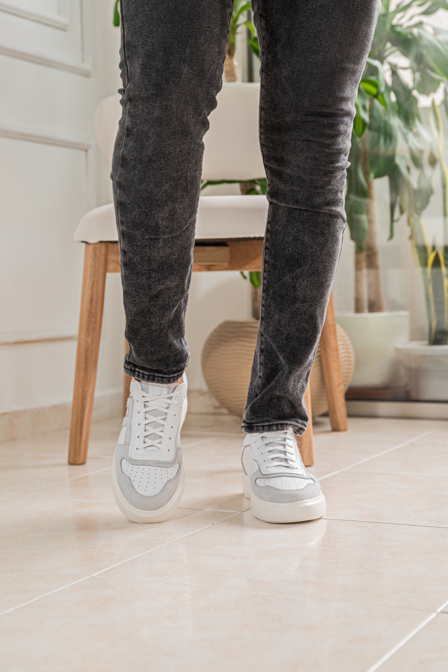 TENIS EN CUERO PARA HOMBRE COLOR BLANCO X GRIS REF: 616 PARMA