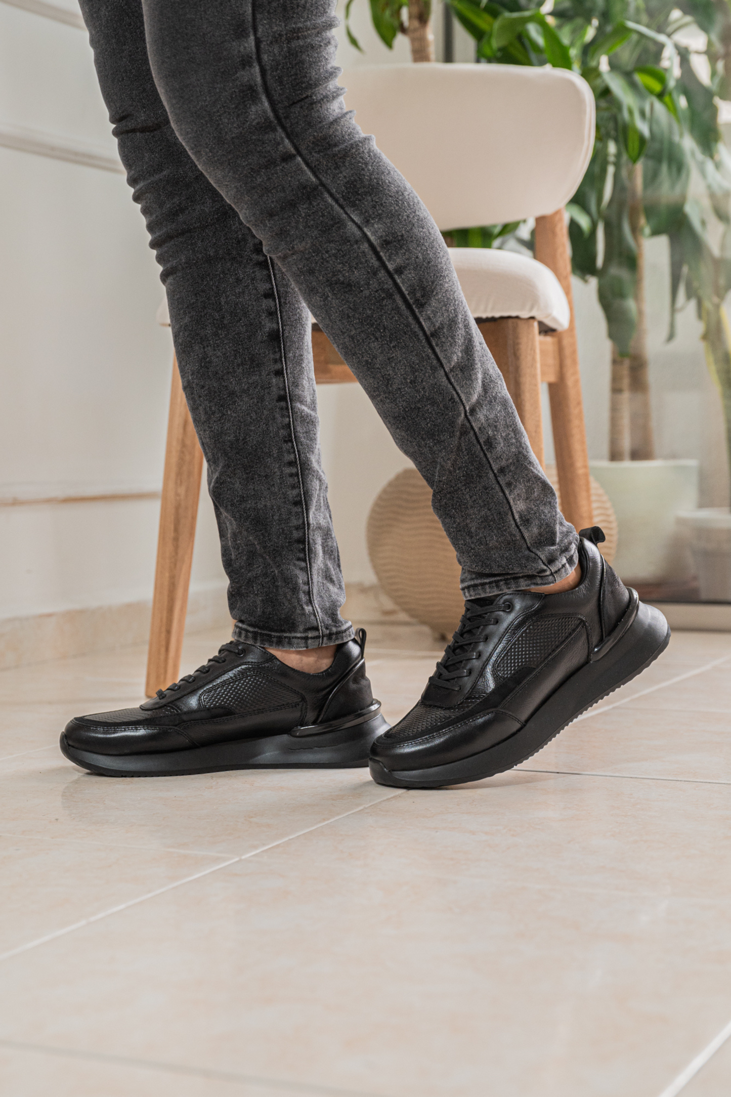 TENIS PARA HOMBRE EN CUERO NEGRO X NEGRO REF: VERONA 3205