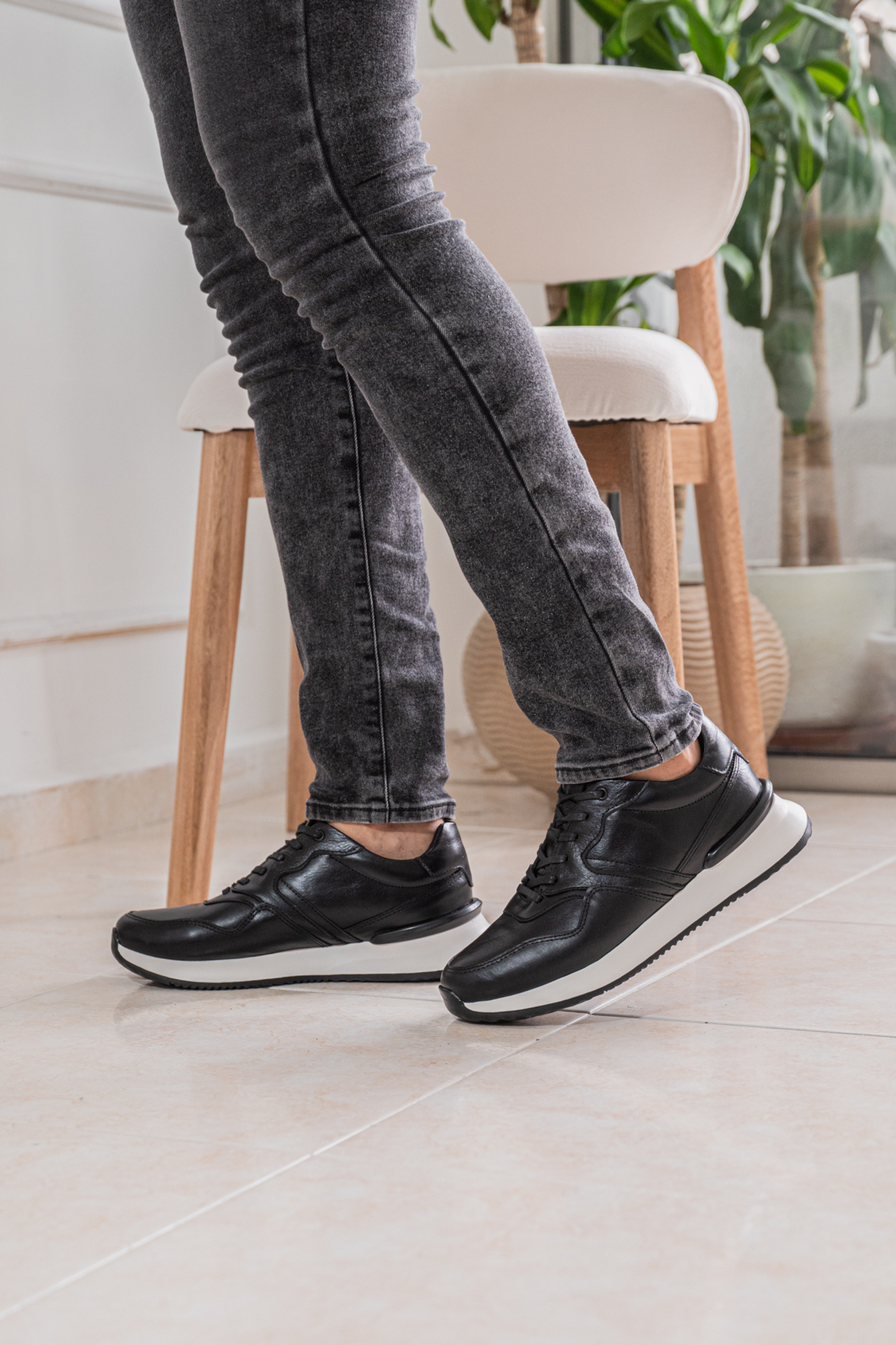 TENIS CUERO NEGRO PARA HOMBRE REF: 3211 VENECIA