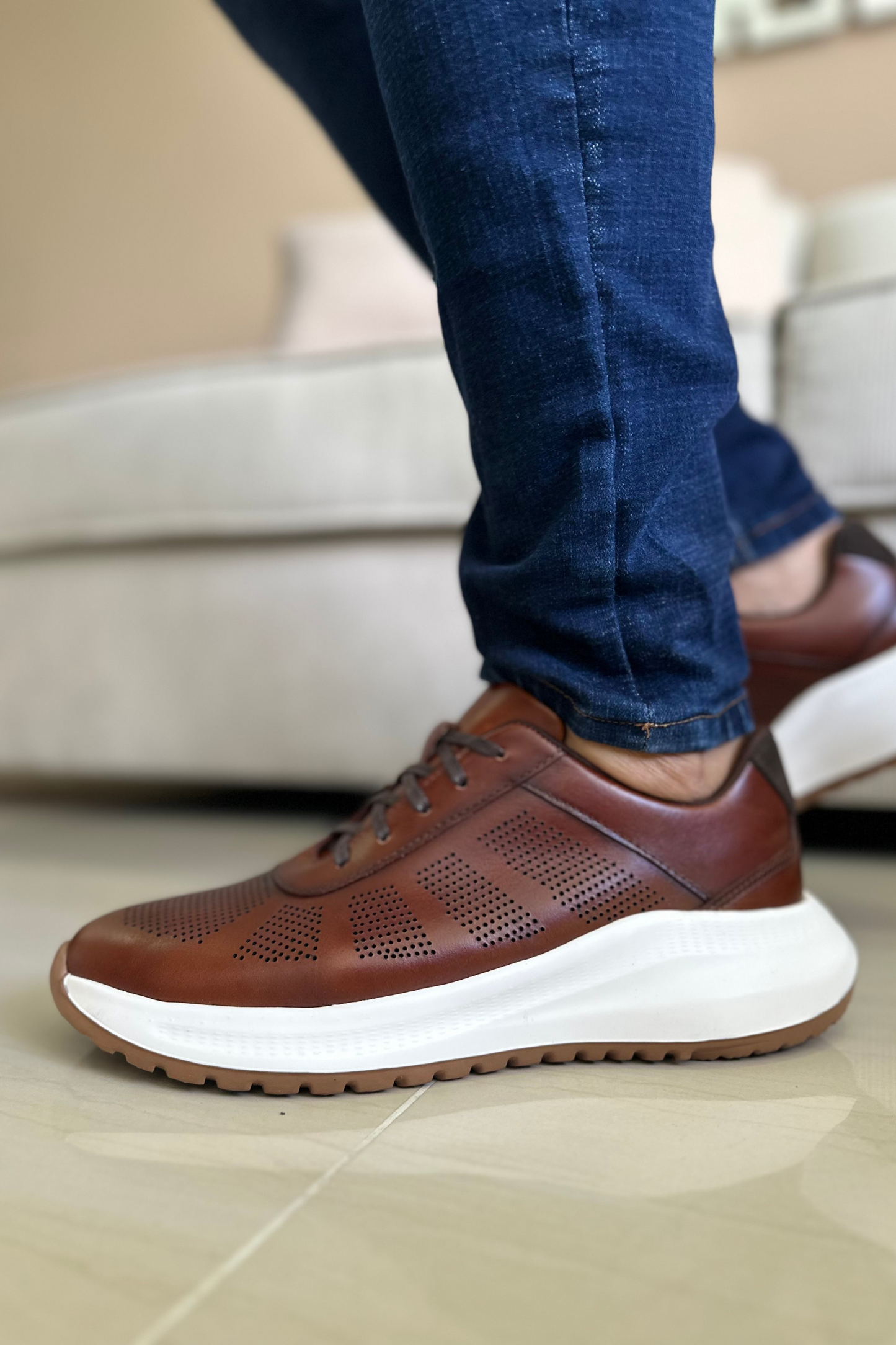 TENIS PARA HOMBRE EN CUERO MIEL REF: BENFICA