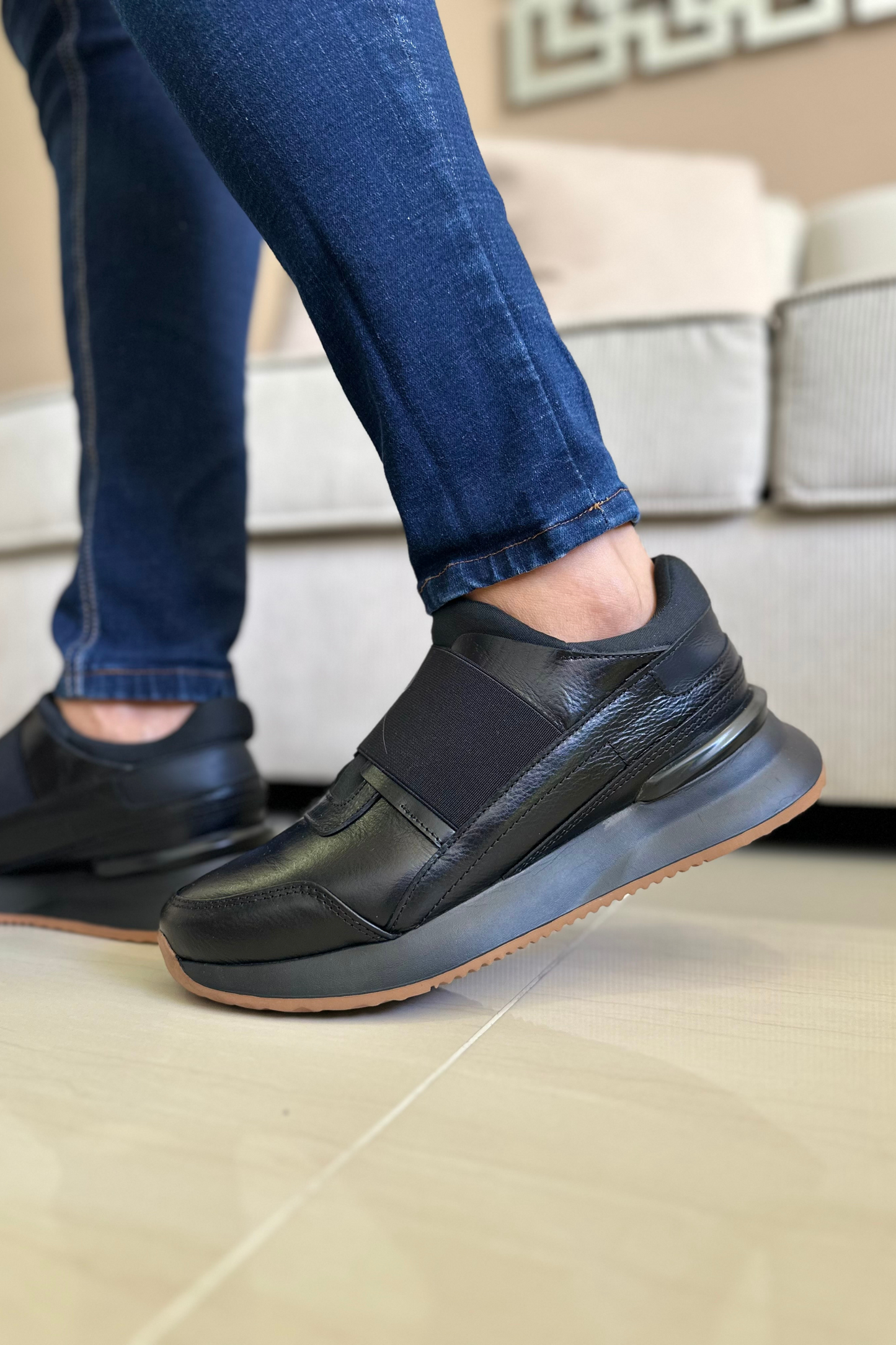 TENIS EN CUERO PARA HOMBRE EN CUERO NEGRO X CREMA REF: D-17 BILBAO