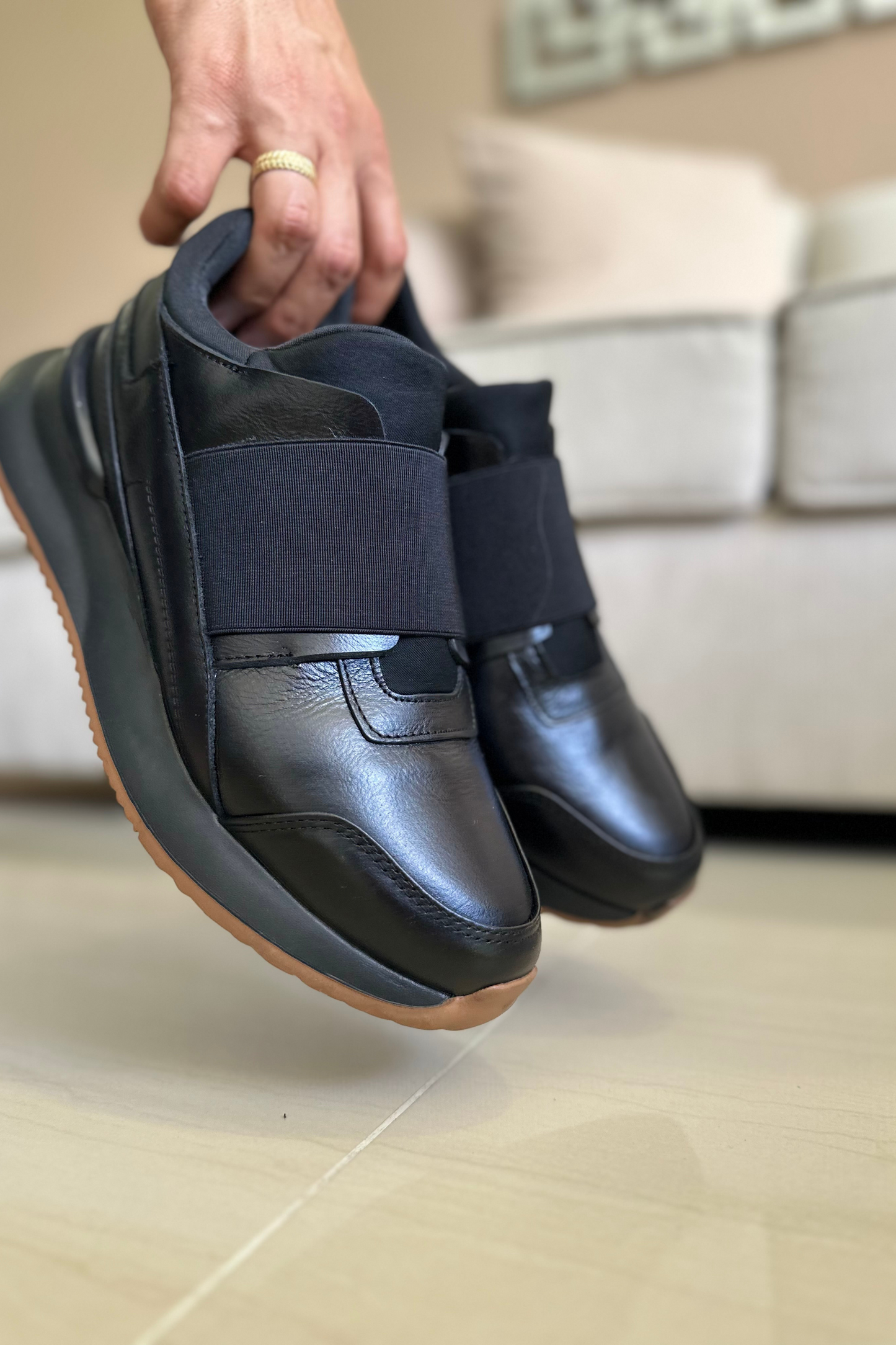 TENIS EN CUERO PARA HOMBRE EN CUERO NEGRO X CREMA REF: D-17 BILBAO