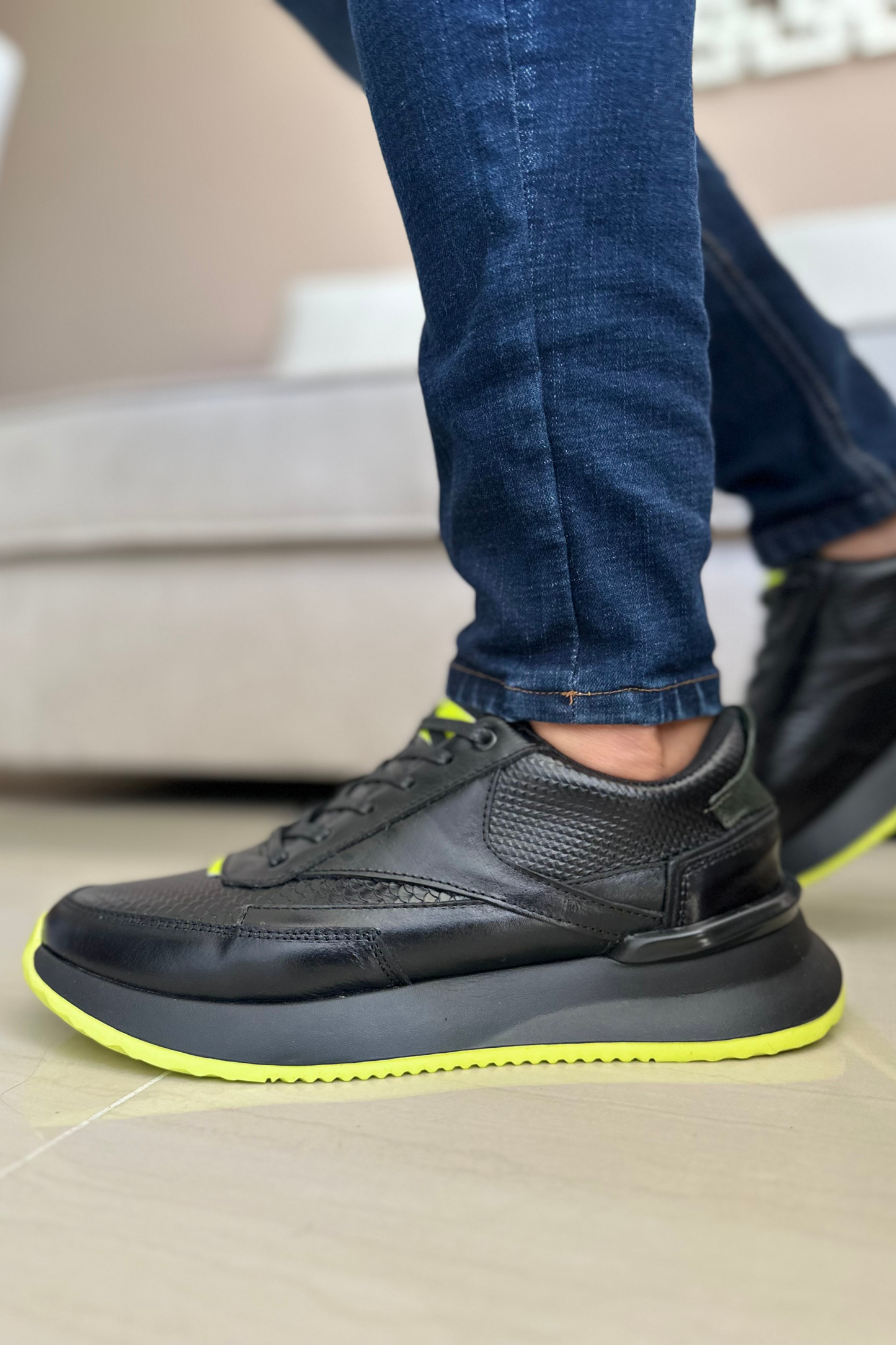 TENIS EN CUERO PARA HOMBRE COLOR NEGRO X NEON REF: 3223 CATANIA