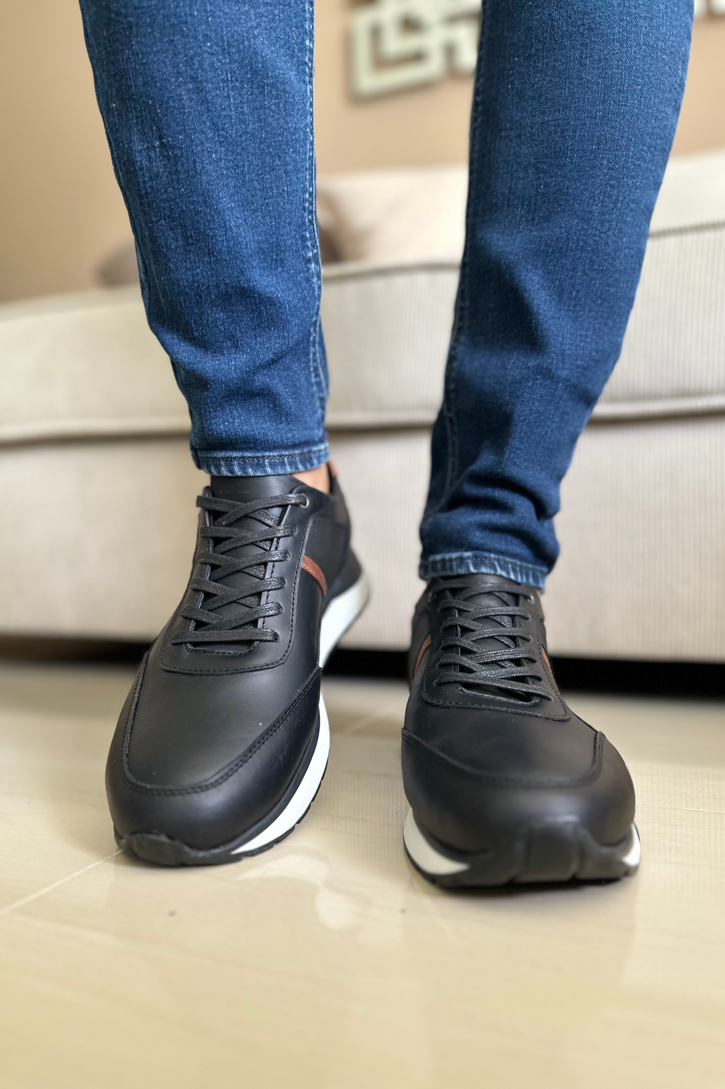 TENIS PARA HOMBRE EN CUERO NEGRO X COÑAC REF: MANCHESTER 60-0