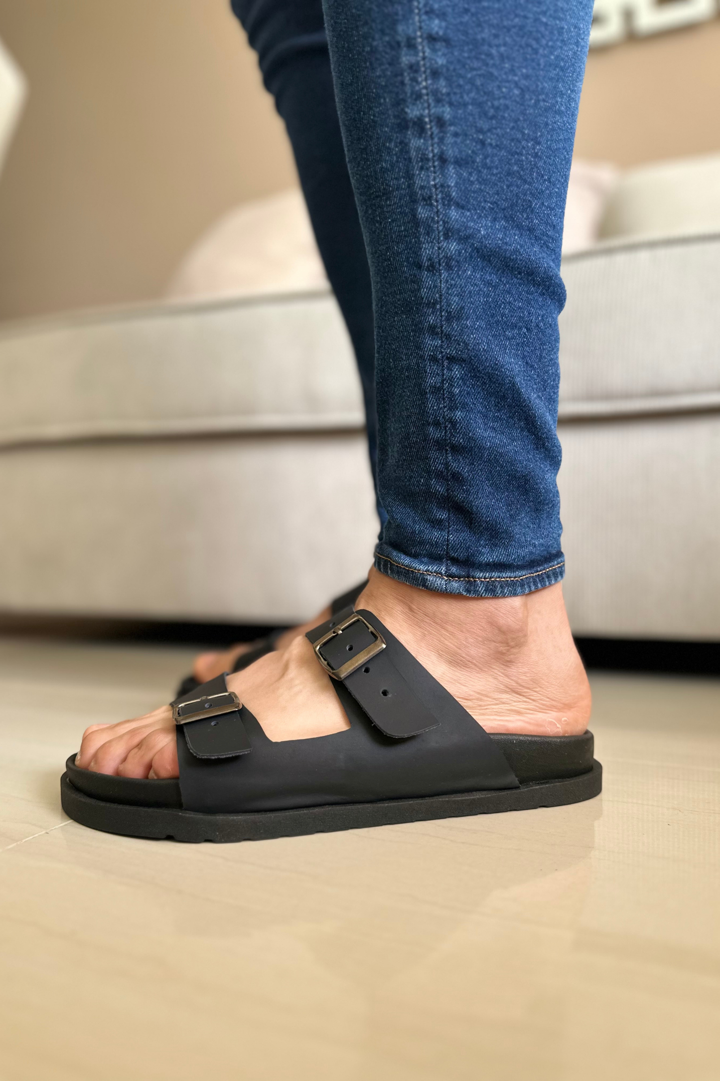 SANDALIA EN CUERO PARA HOMBRE COLOR NEGRO REF: 58 EVORA