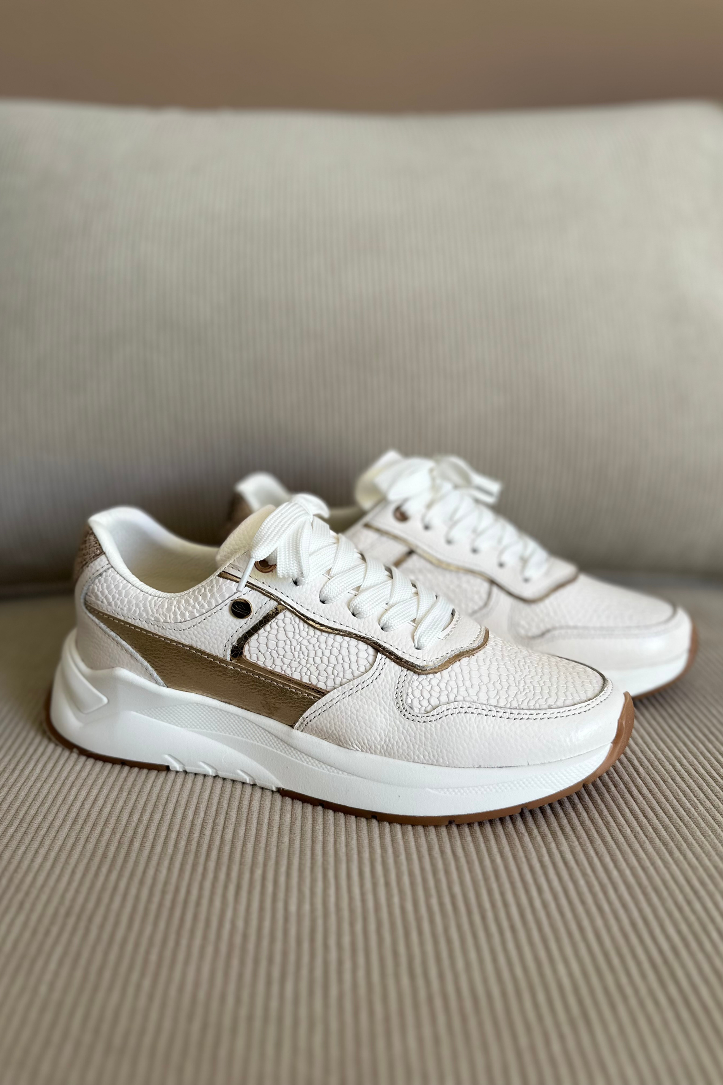 SNEAKER PARA DAMA EN CUERO BLANCO REF: DOHA