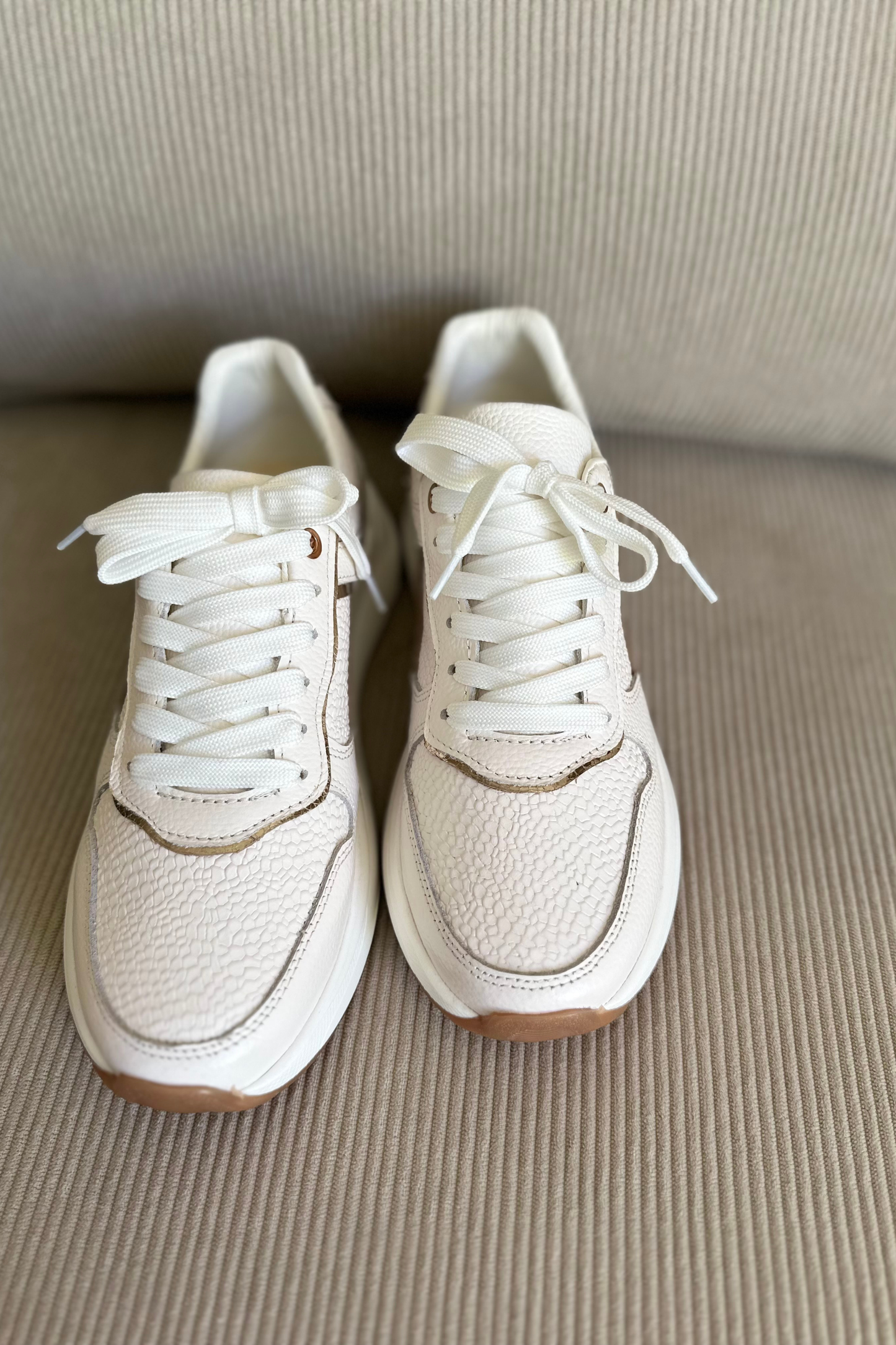SNEAKER PARA DAMA EN CUERO BLANCO REF: DOHA