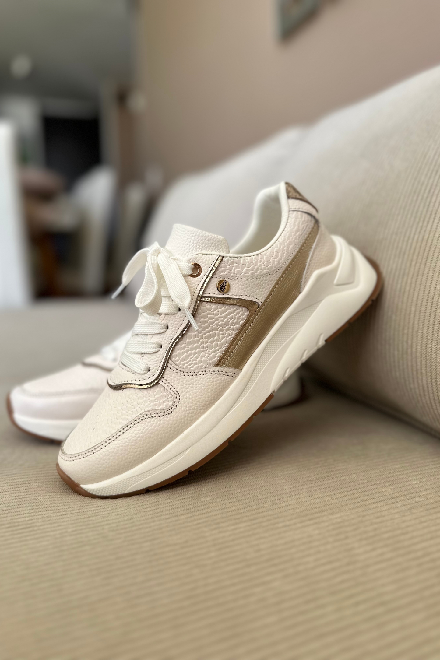 SNEAKER PARA DAMA EN CUERO BLANCO REF: DOHA