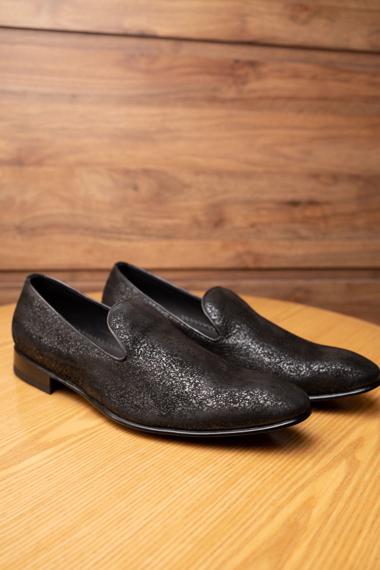 ZAPATO SLIPPERS EN CUERO FOLIA NEGRO PARA HOMBRE / REF: BASILIO 1707