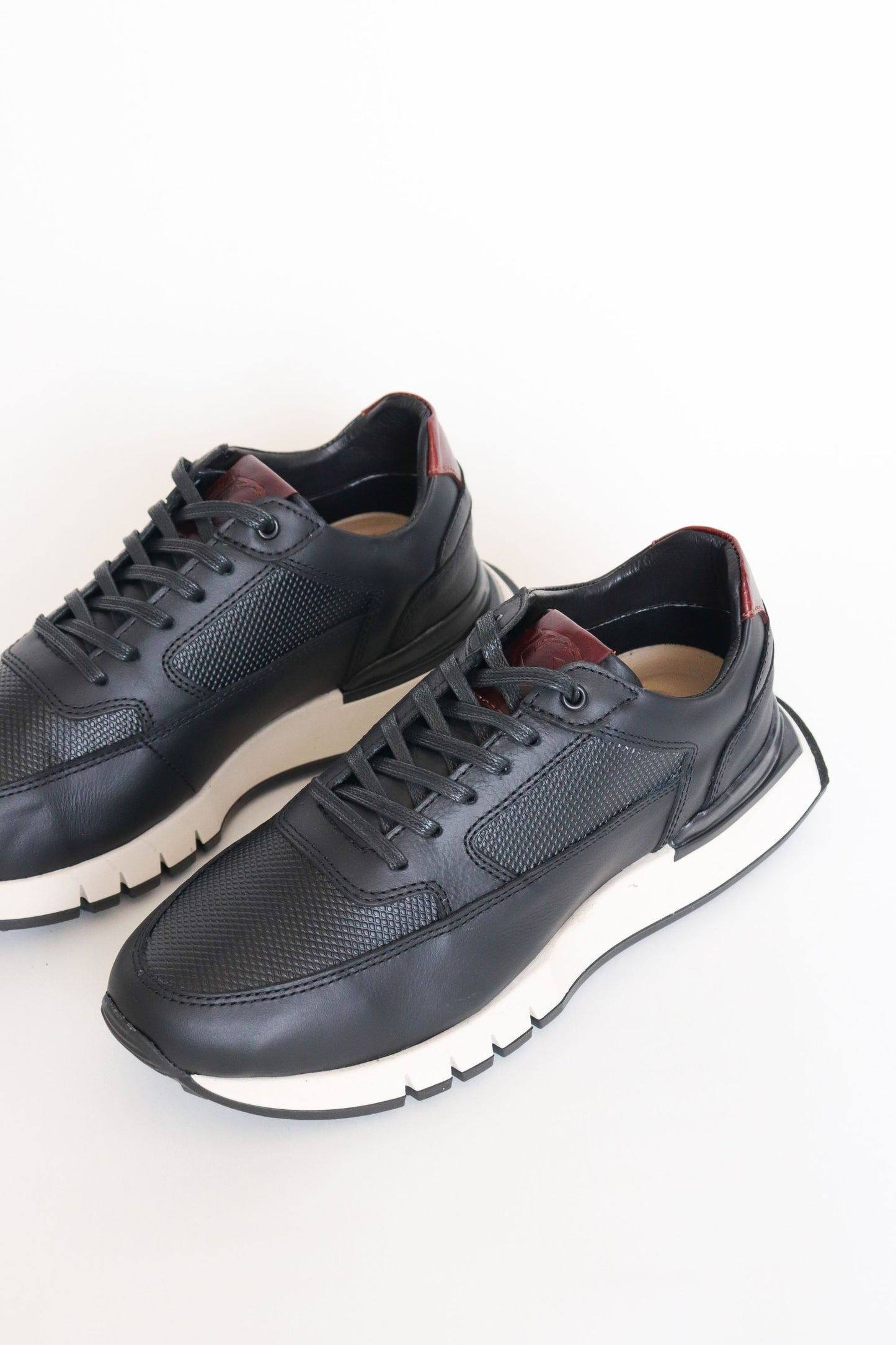 TENIS PARA HOMBRE EN CUERO NEGRO | REF: MARC 600
