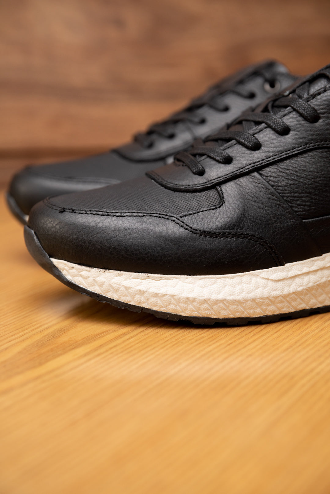 TENIS EN CUERO PARA HOMBRE COLOR NEGRO / REF: MATEO