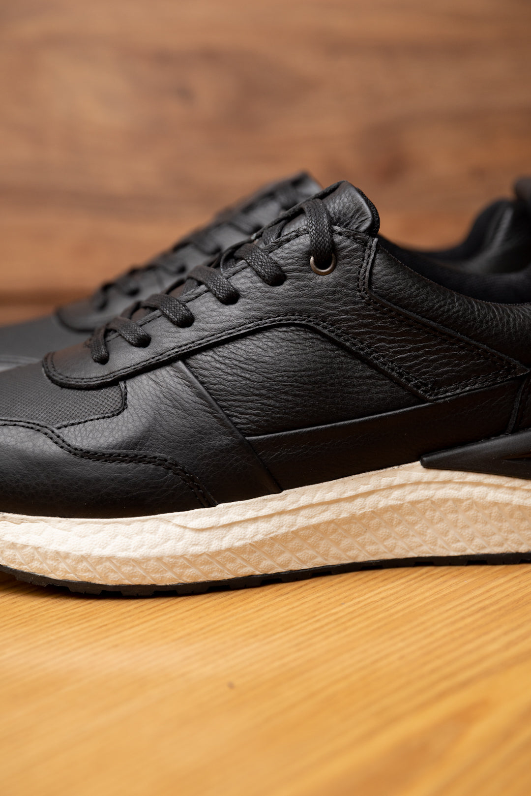TENIS EN CUERO PARA HOMBRE COLOR NEGRO / REF: MATEO
